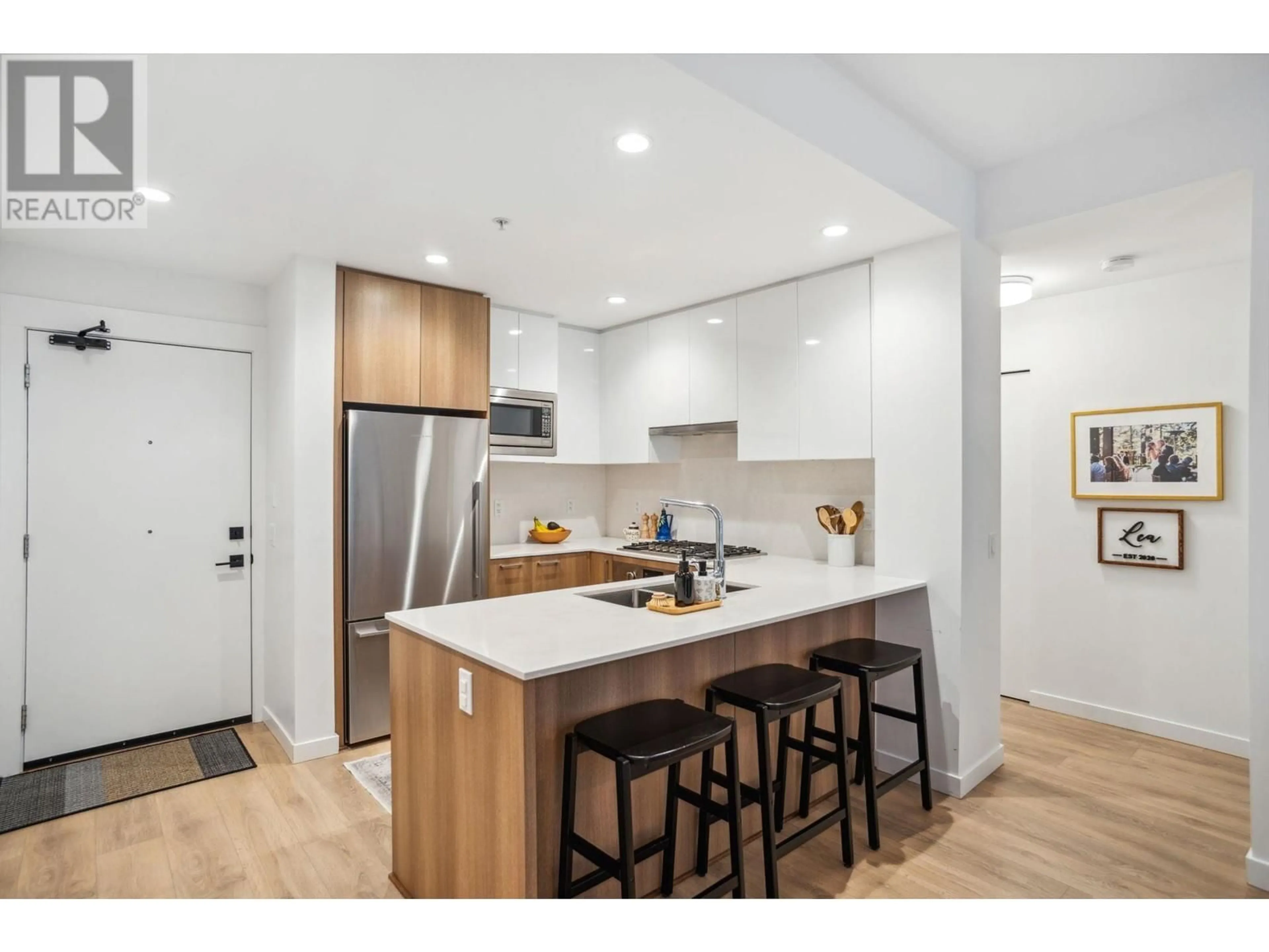 Open concept kitchen, wood/laminate floor for G04 - 715 15TH STREET, North Vancouver British Columbia V7M1T2