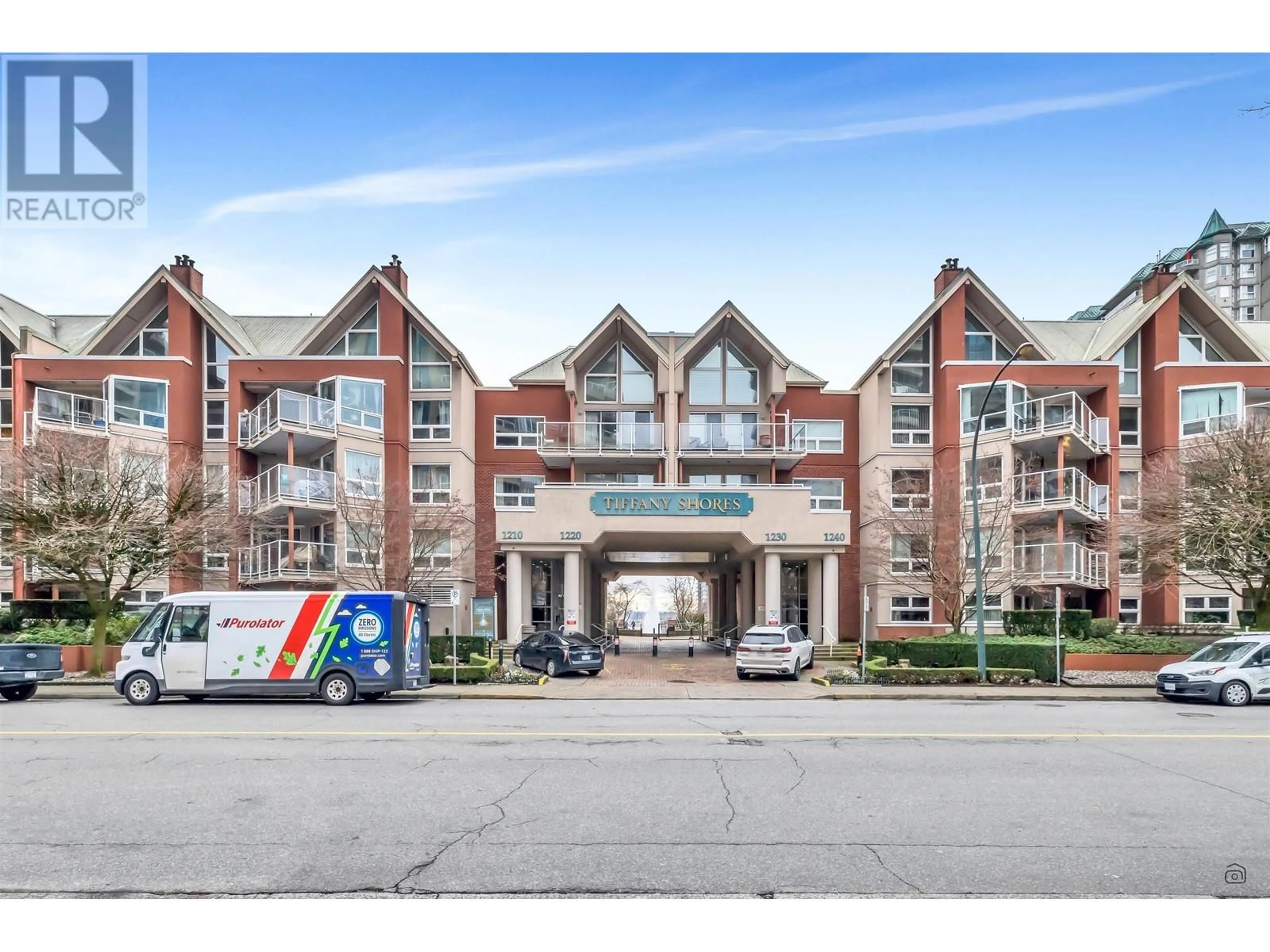 Indoor foyer for 411B 1210 QUAYSIDE DRIVE, New Westminster British Columbia V3M6H1