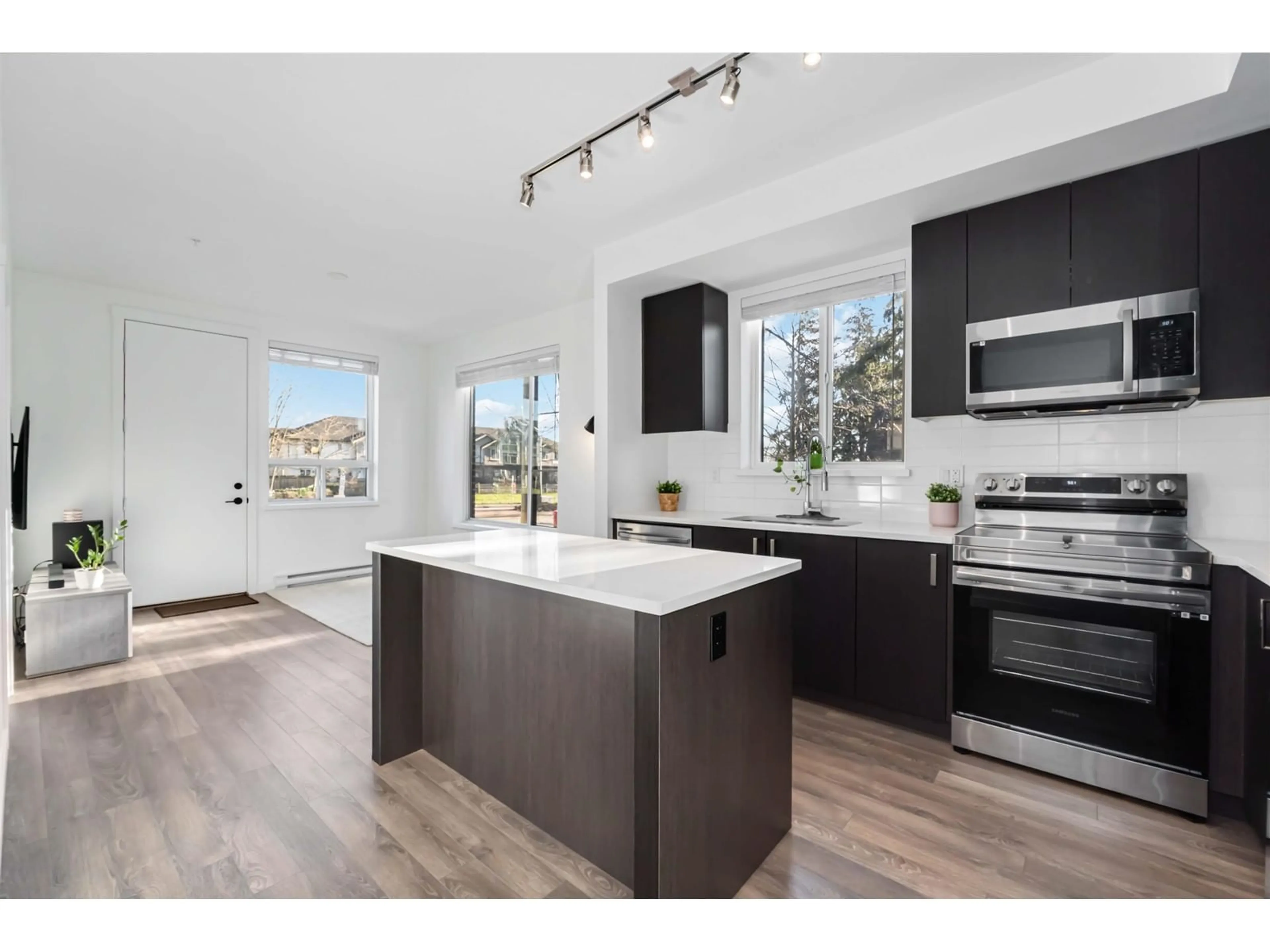 Open concept kitchen, unknown for 108 15858 FRASER HIGHWAY, Surrey British Columbia V4N6X4