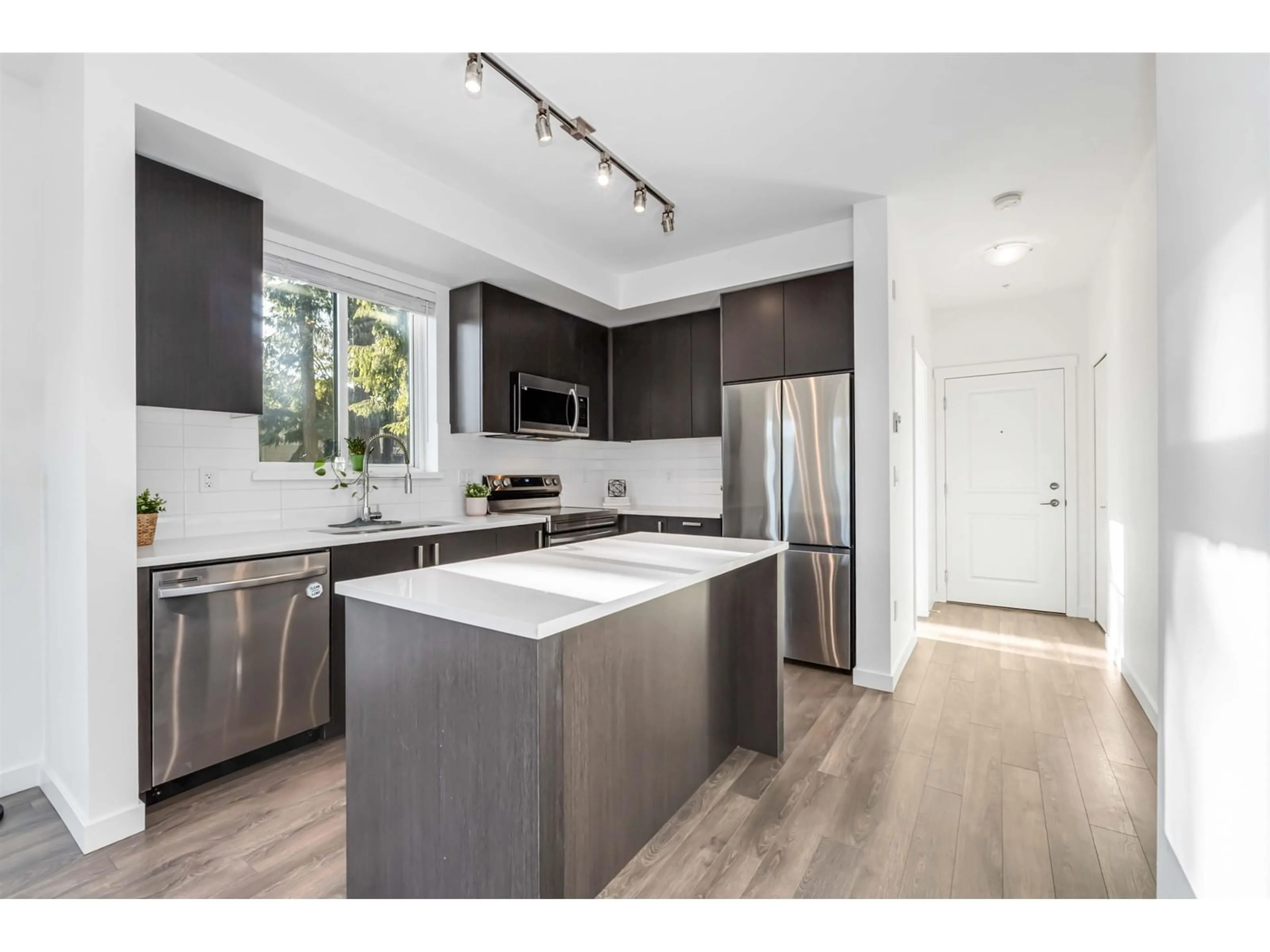 Open concept kitchen, unknown for 108 15858 FRASER HIGHWAY, Surrey British Columbia V4N6X4