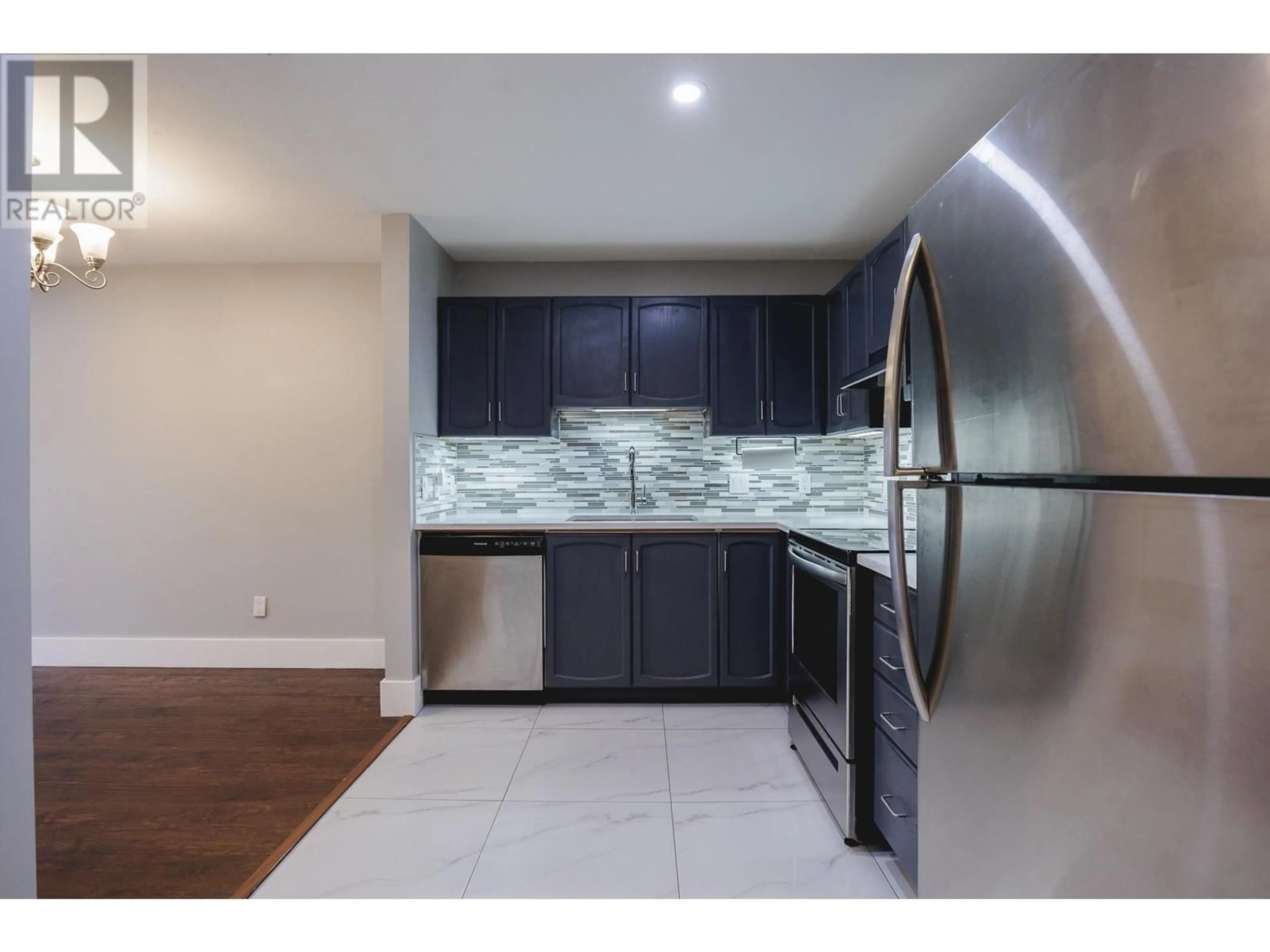 Open concept kitchen, ceramic/tile floor for 305 2435 WELCHER AVENUE, Port Coquitlam British Columbia V3C1X8