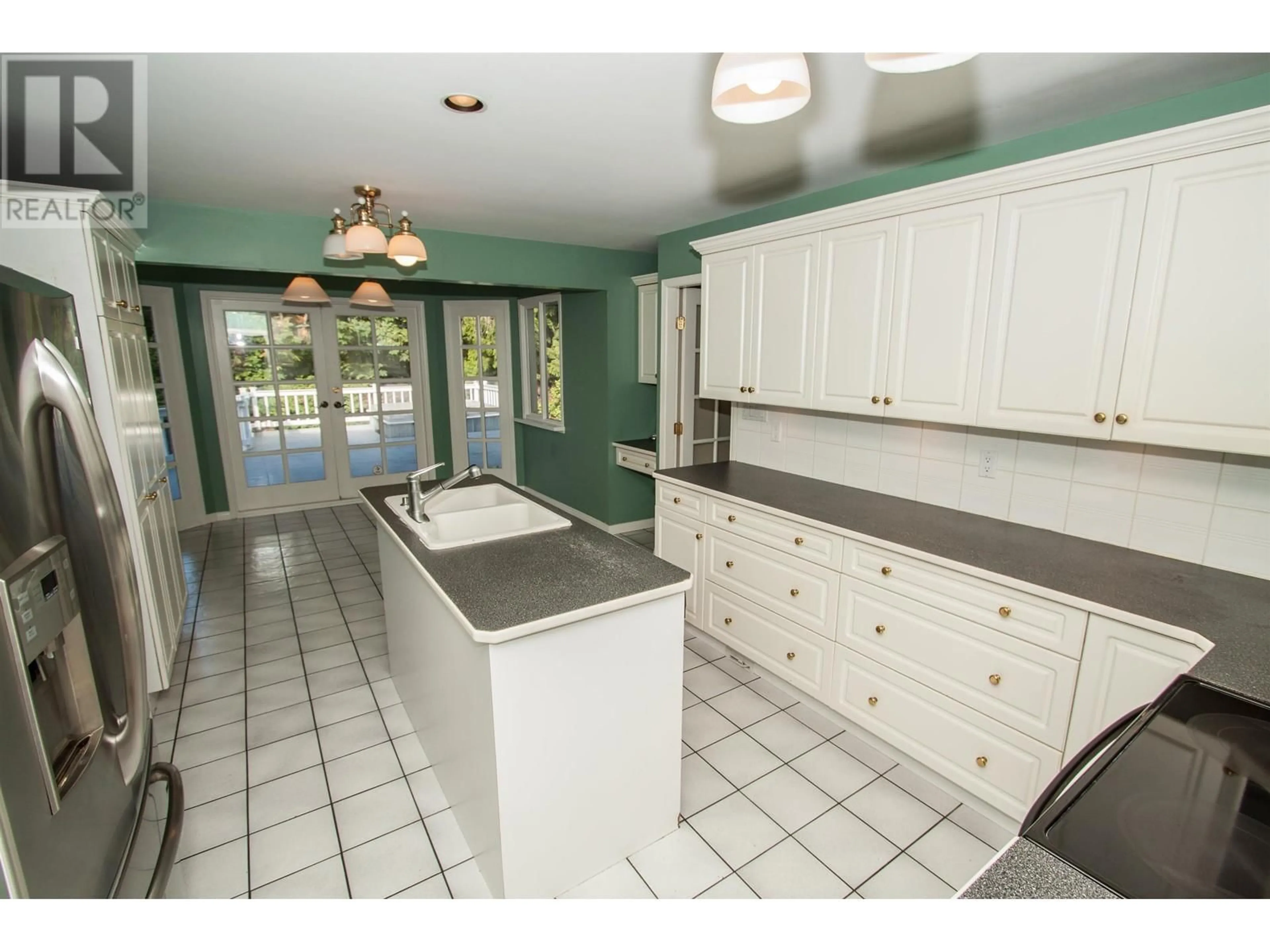 Open concept kitchen, ceramic/tile floor for 4032 RIPPLE ROAD, West Vancouver British Columbia V7V3K9