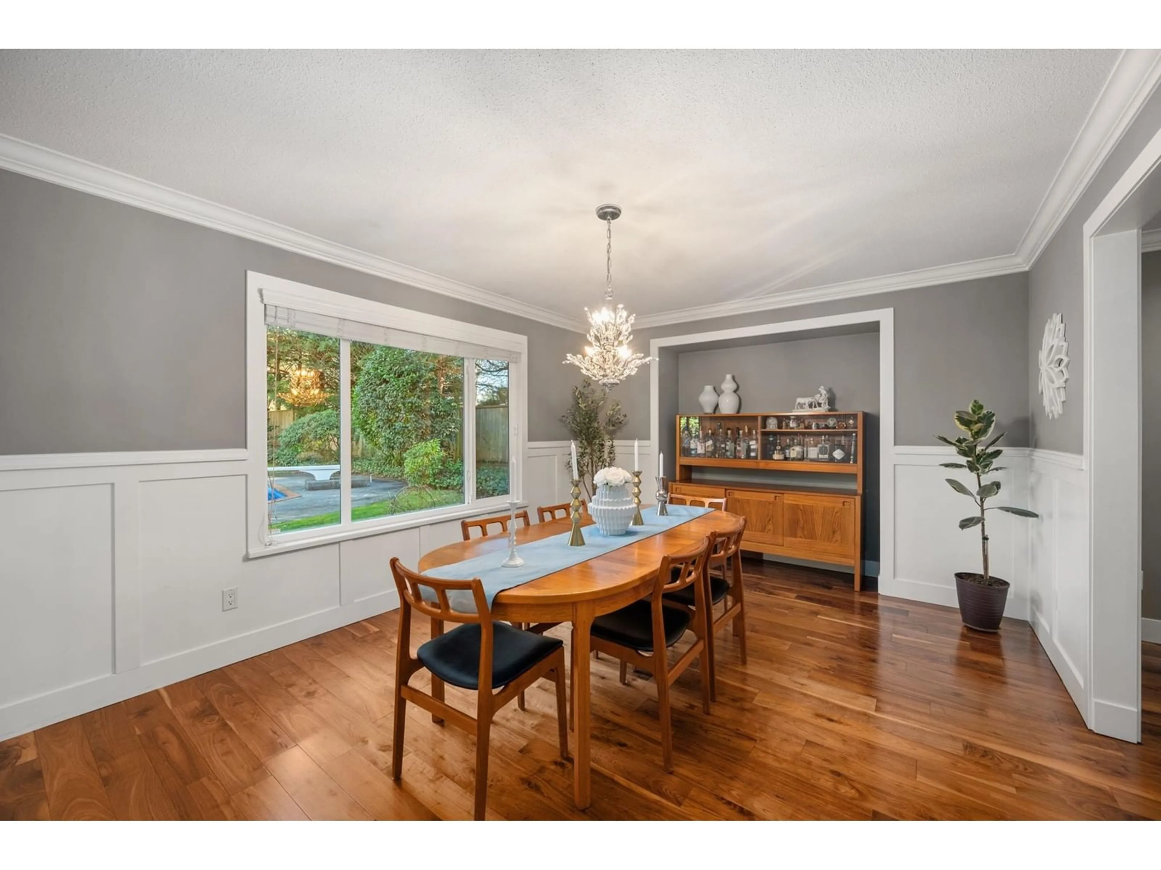 Dining room, wood/laminate floor for 5648 125A STREET, Surrey British Columbia V3X3G8