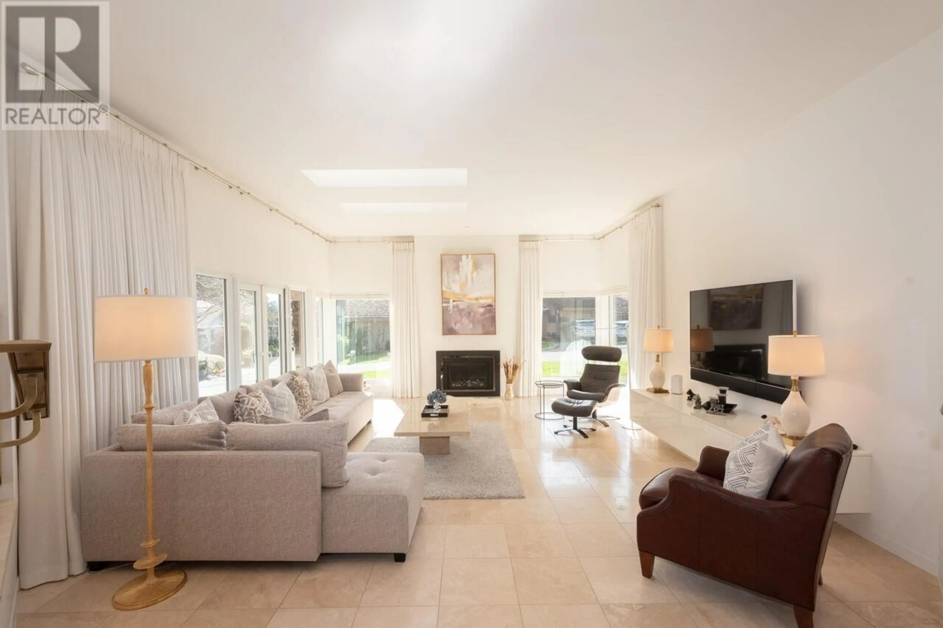 Living room with furniture, ceramic/tile floor for 6955 ODLUM COURT, West Vancouver British Columbia V7W3B6