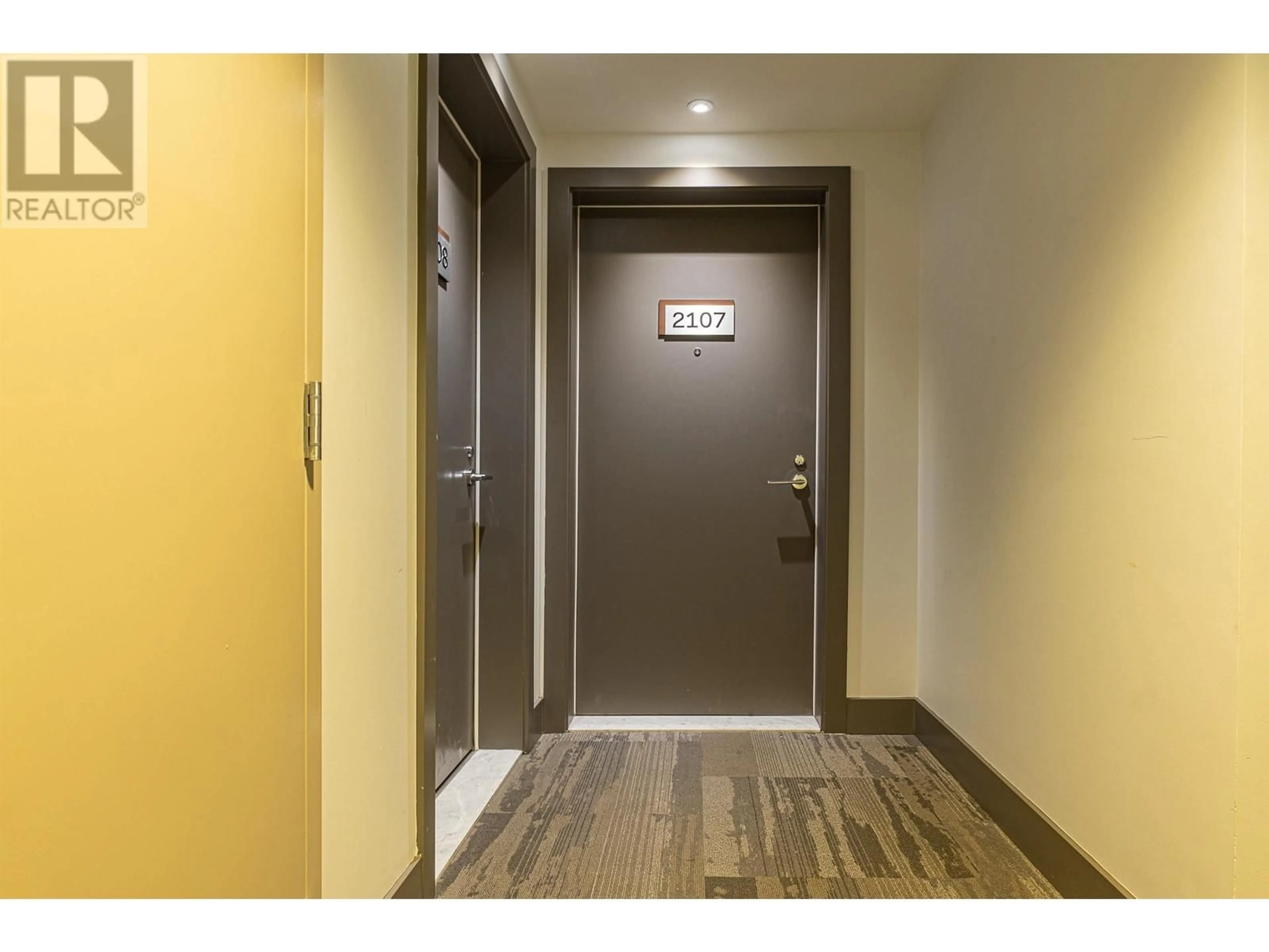 Indoor foyer for 2107 - 2351 BETA AVENUE, Burnaby British Columbia V5C0M2