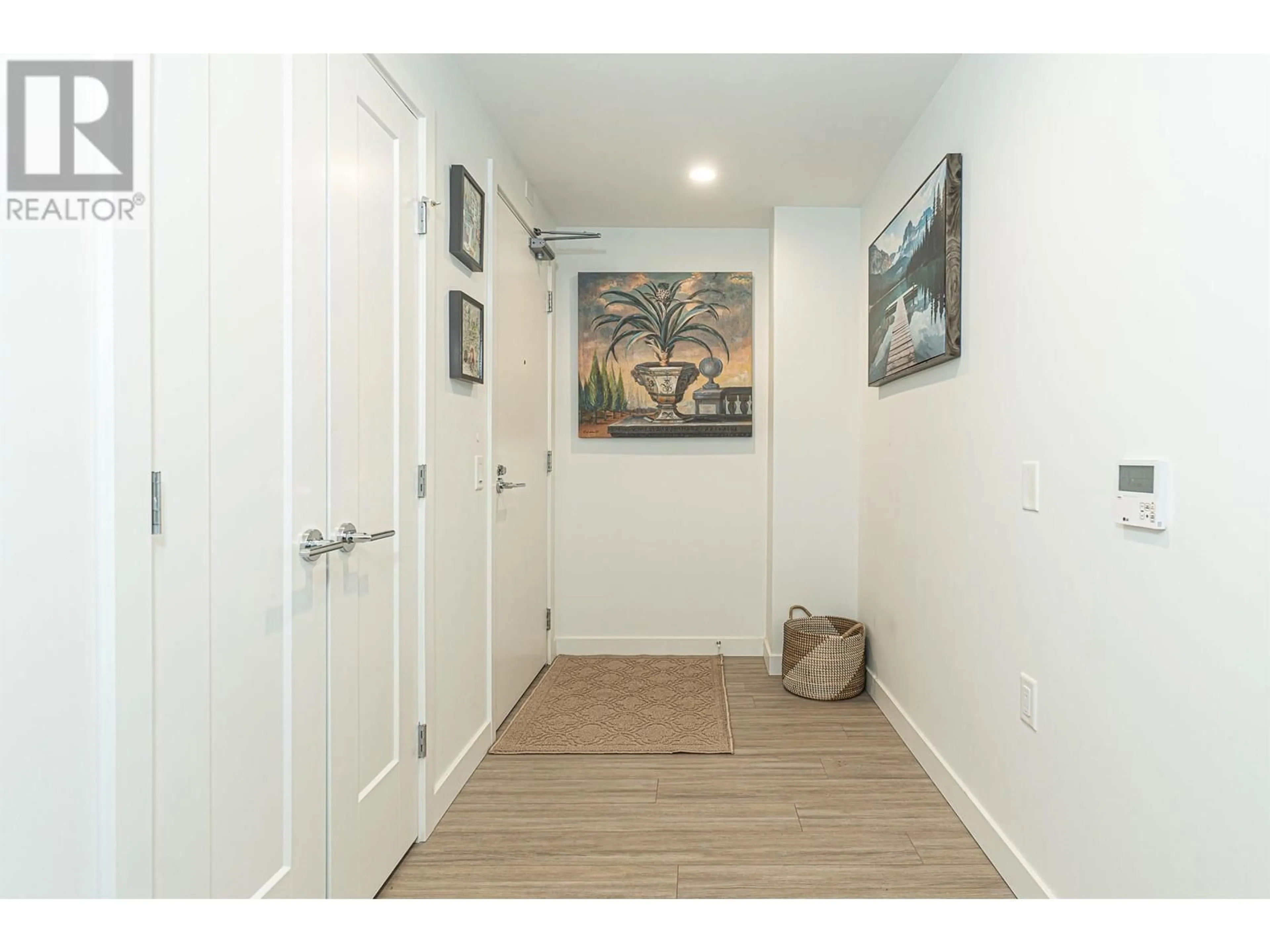 Indoor entryway for 2107 - 2351 BETA AVENUE, Burnaby British Columbia V5C0M2