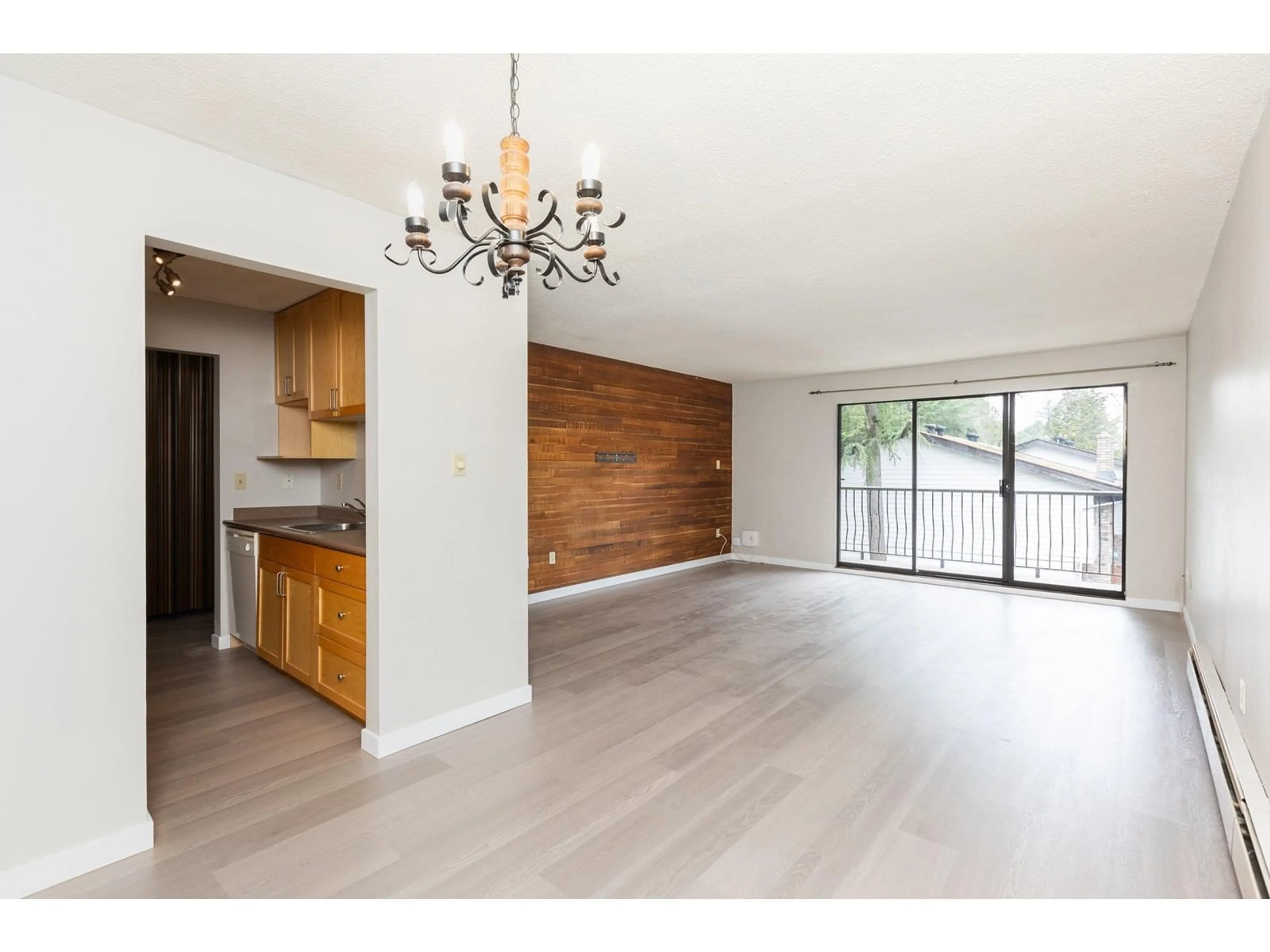 Open concept kitchen, wood/laminate floor for 214 - 7426 138, Surrey British Columbia V3W6G4