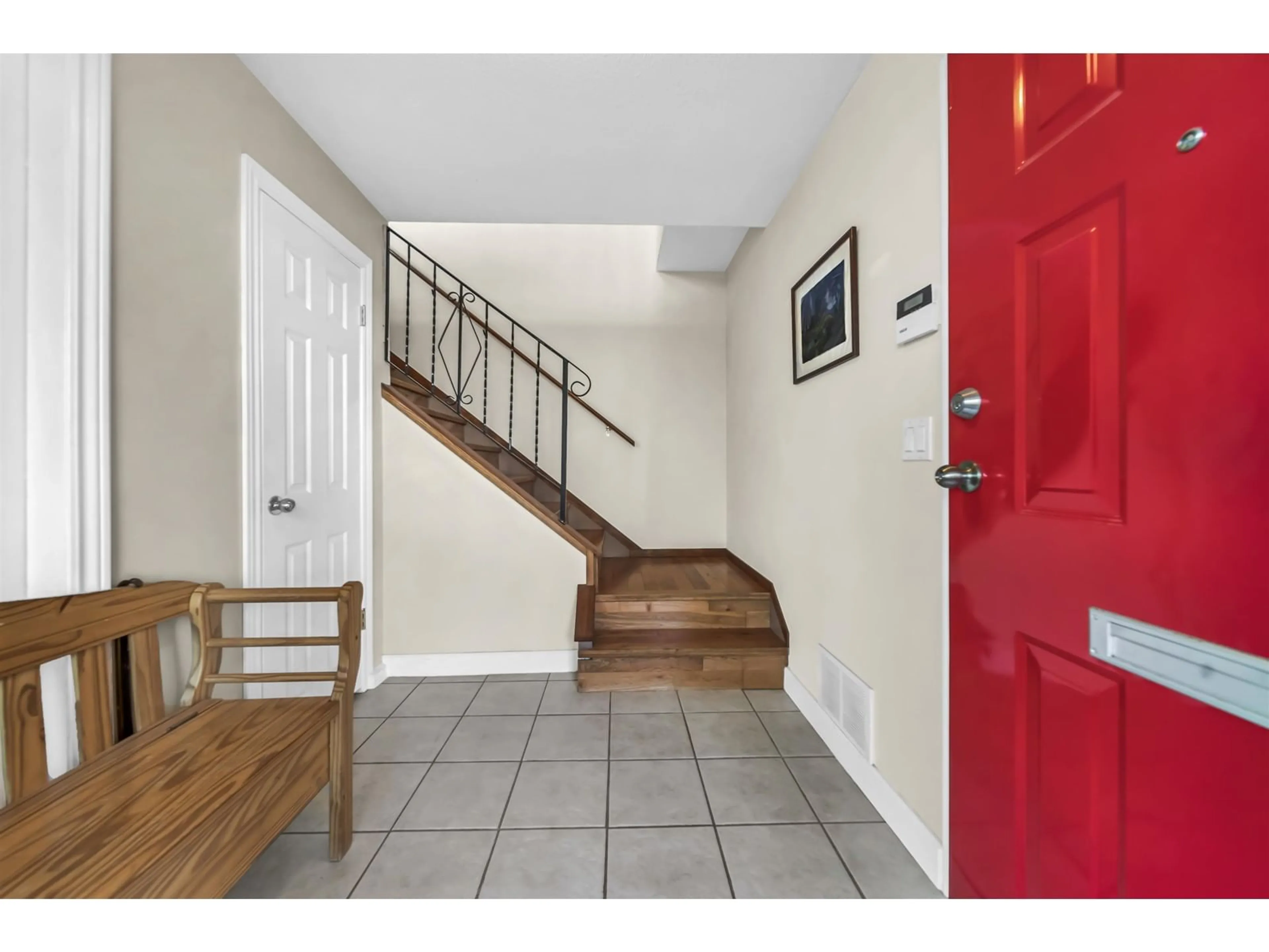 Indoor entryway for 12448 97B, Surrey British Columbia V3V2H8