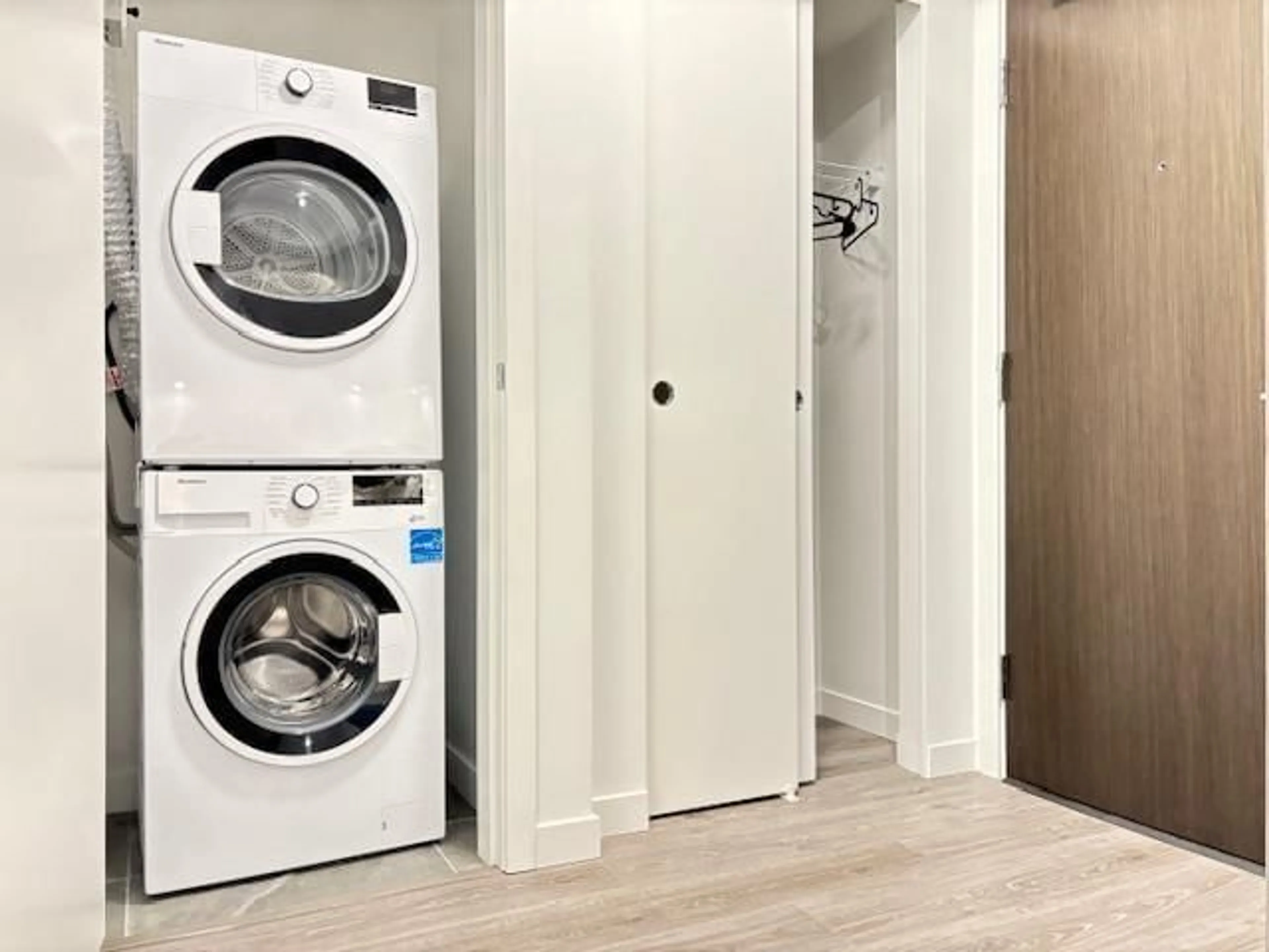 Laundry room for 614 13350 CENTRAL AVENUE, Surrey British Columbia V3T0S1