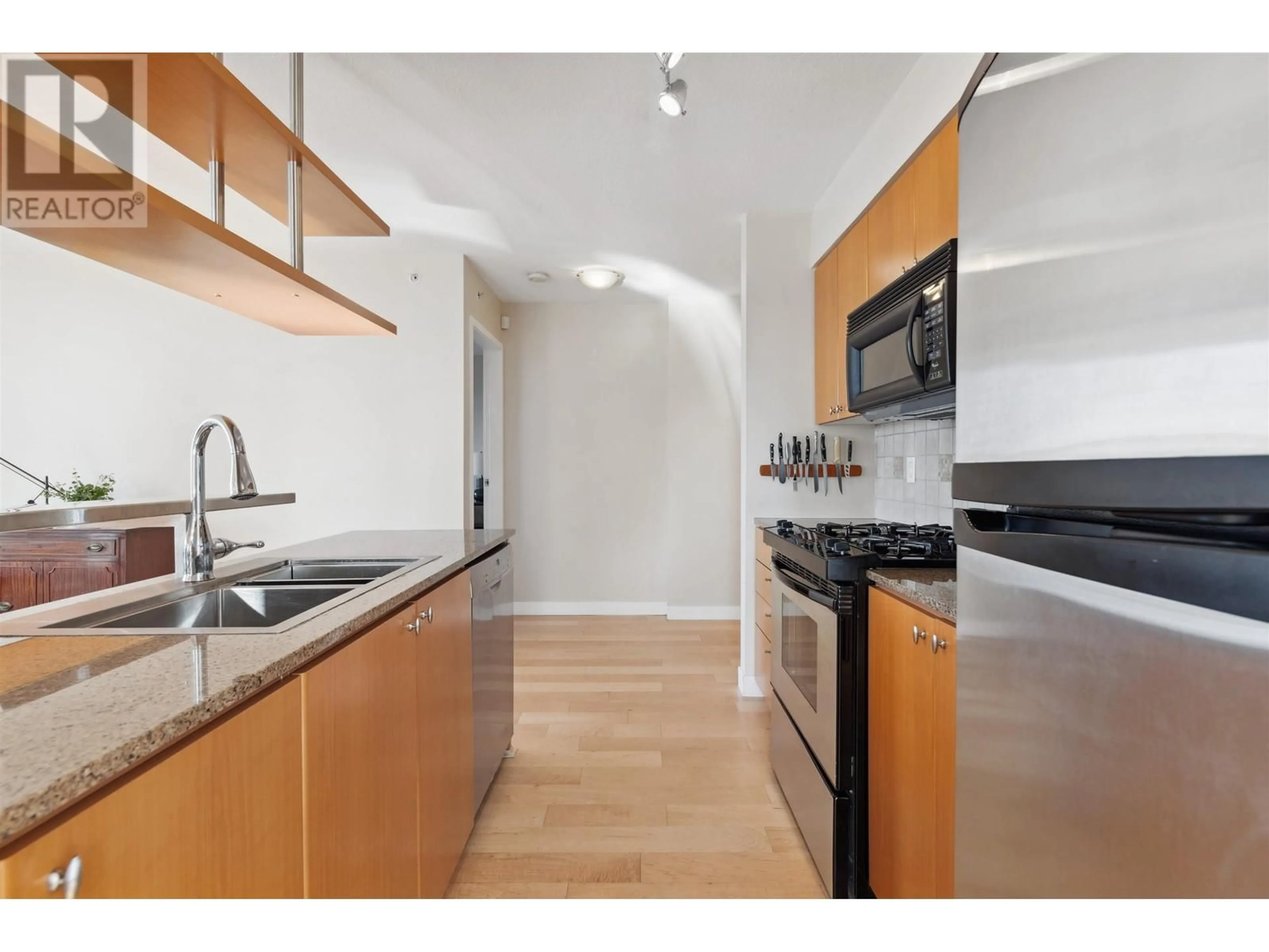 Standard kitchen, unknown for 1502 1438 RICHARDS STREET, Vancouver British Columbia V6Z3B8