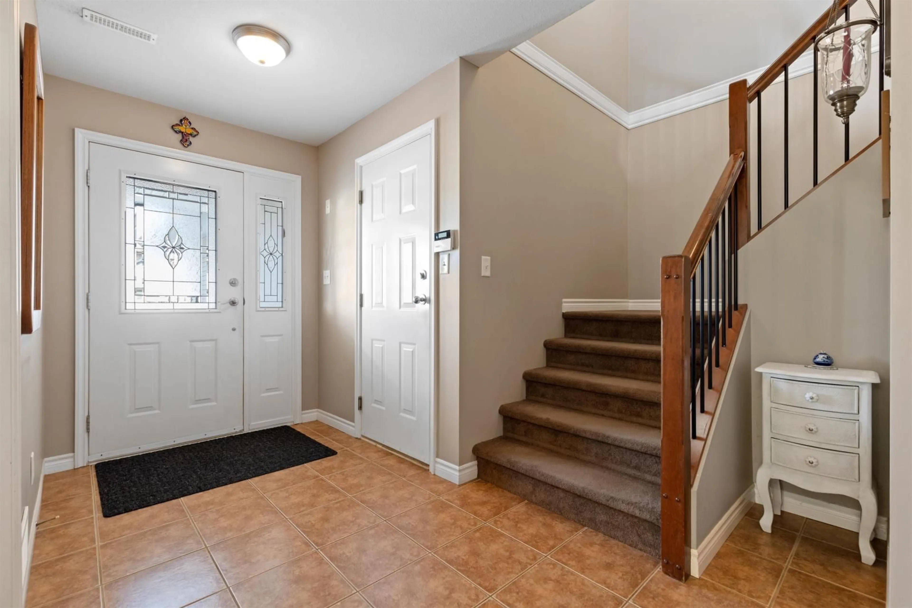 Indoor entryway for 46472 FETTERLY PLACE|Promontory, Chilliwack British Columbia V2R5V3