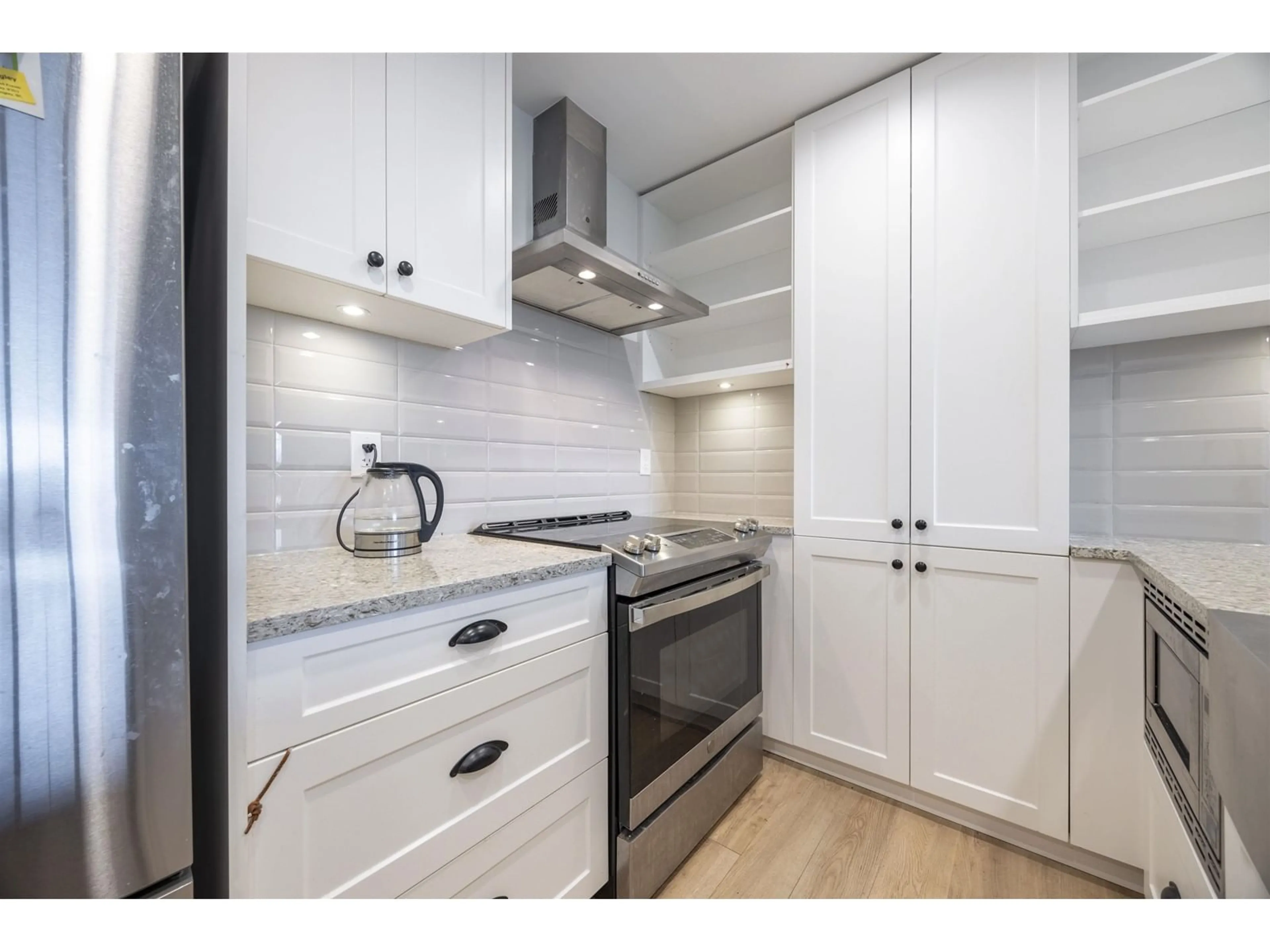 Standard kitchen, unknown for A202 20487 65 AVENUE, Langley British Columbia V2Y3K5