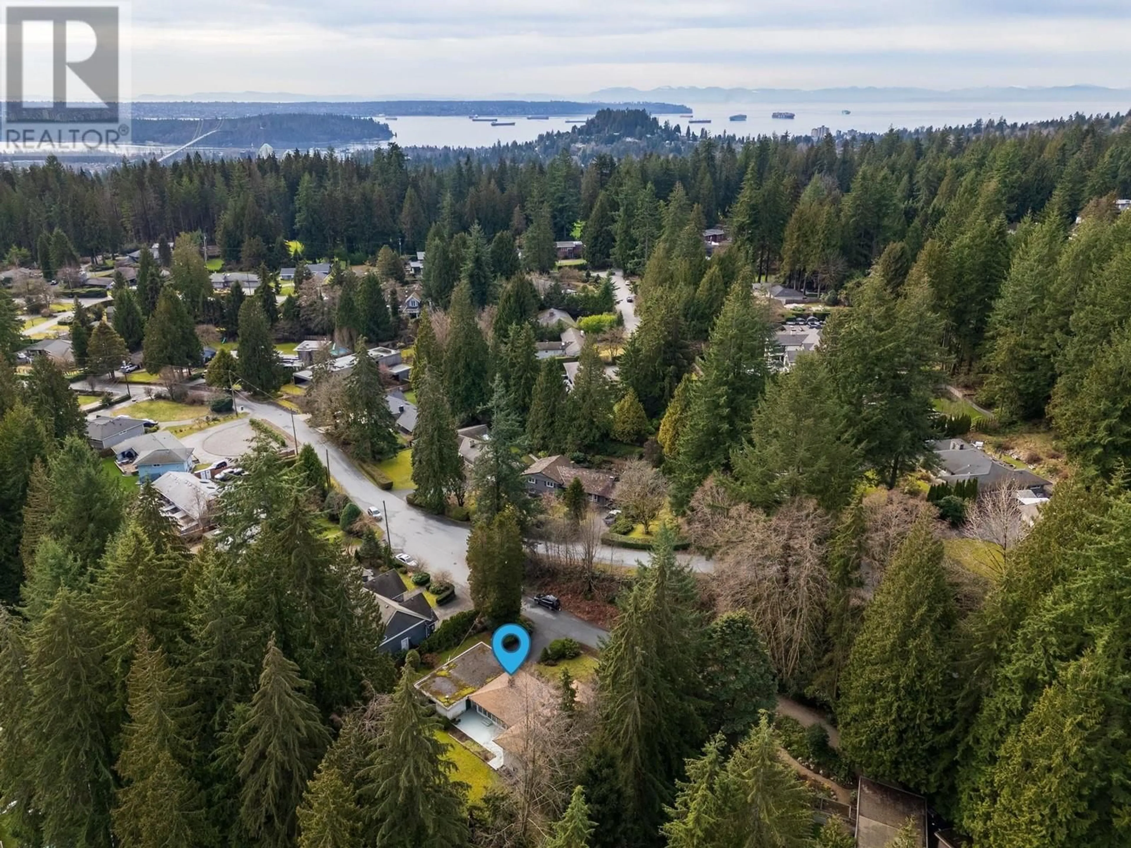 A pic from outside/outdoor area/front of a property/back of a property/a pic from drone, water/lake/river/ocean view for 350 ST JAMES CRESCENT, West Vancouver British Columbia V7S1J8