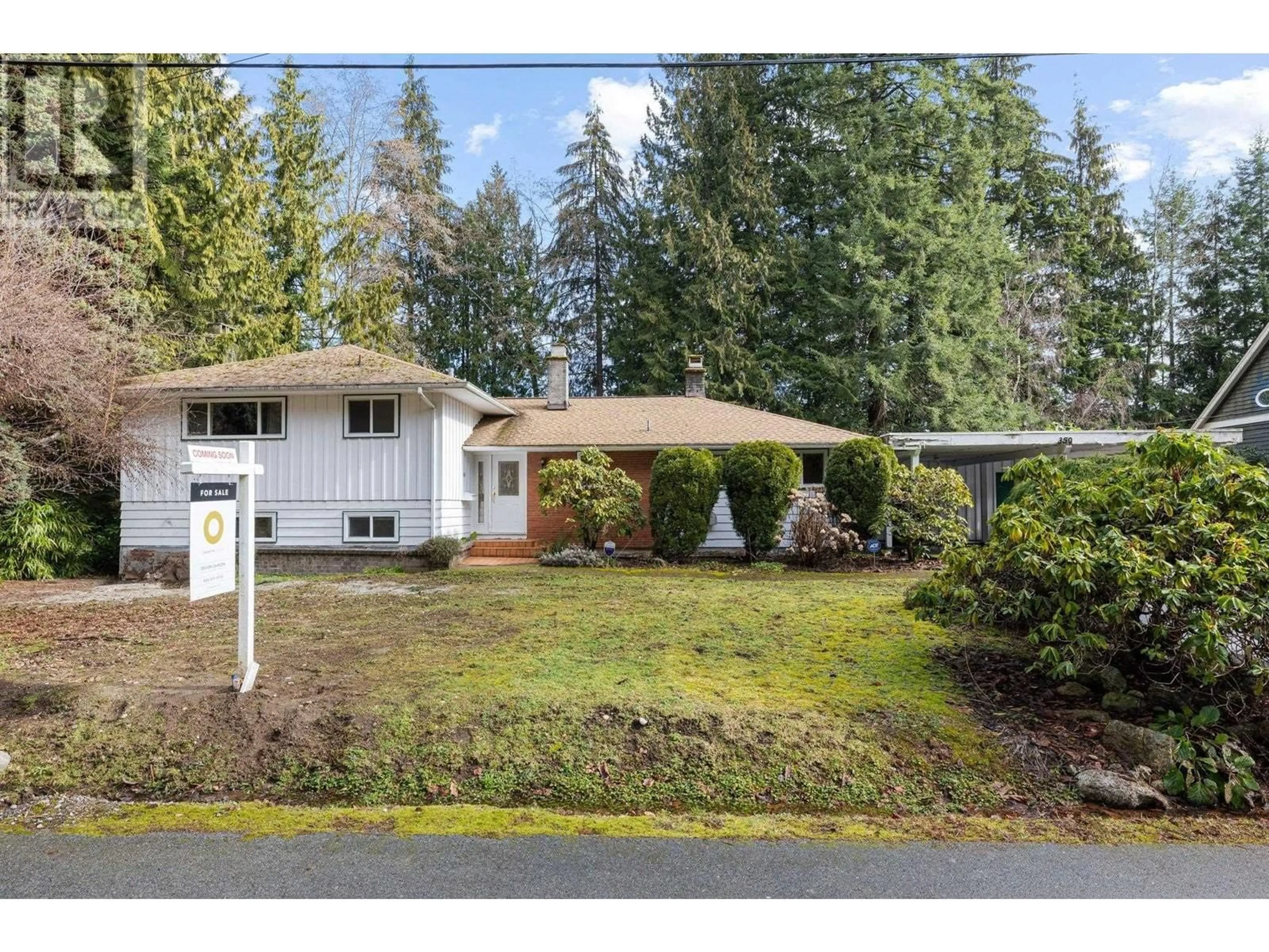 Home with vinyl exterior material, street for 350 ST JAMES CRESCENT, West Vancouver British Columbia V7S1J8