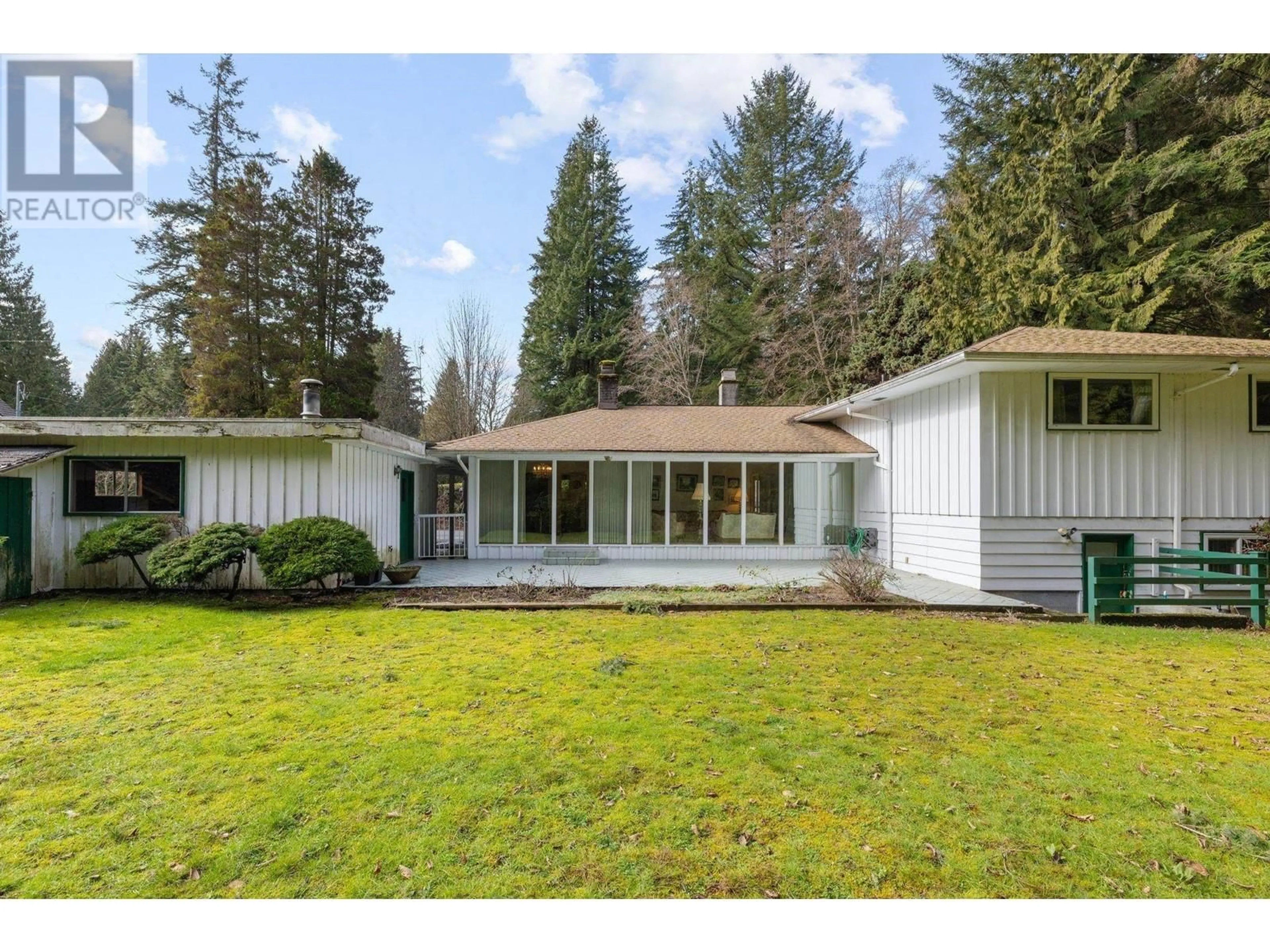 Home with vinyl exterior material, unknown for 350 ST JAMES CRESCENT, West Vancouver British Columbia V7S1J8