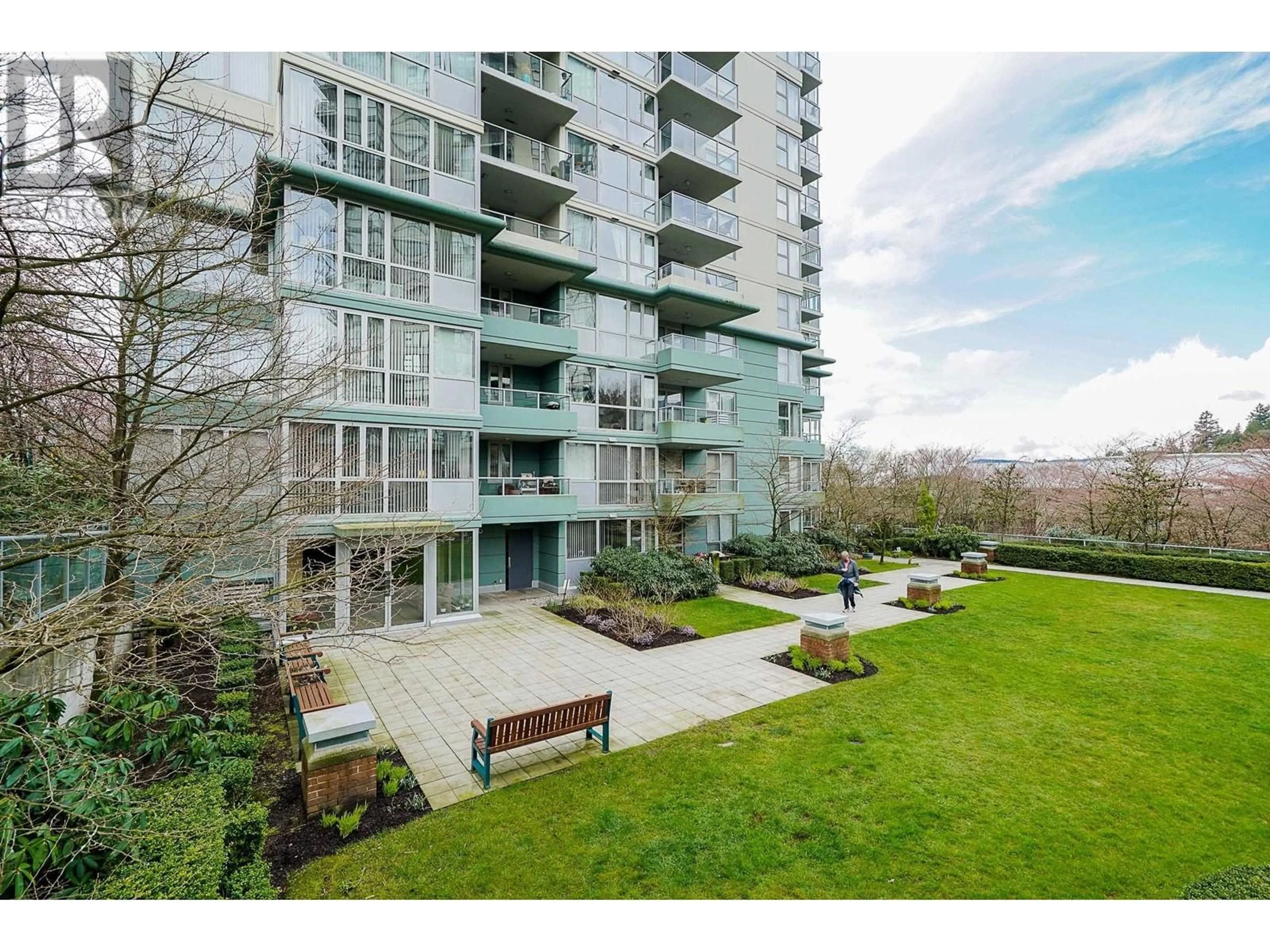 A pic from outside/outdoor area/front of a property/back of a property/a pic from drone, unknown for 306 295 GUILDFORD WAY, Port Moody British Columbia V3H5N3