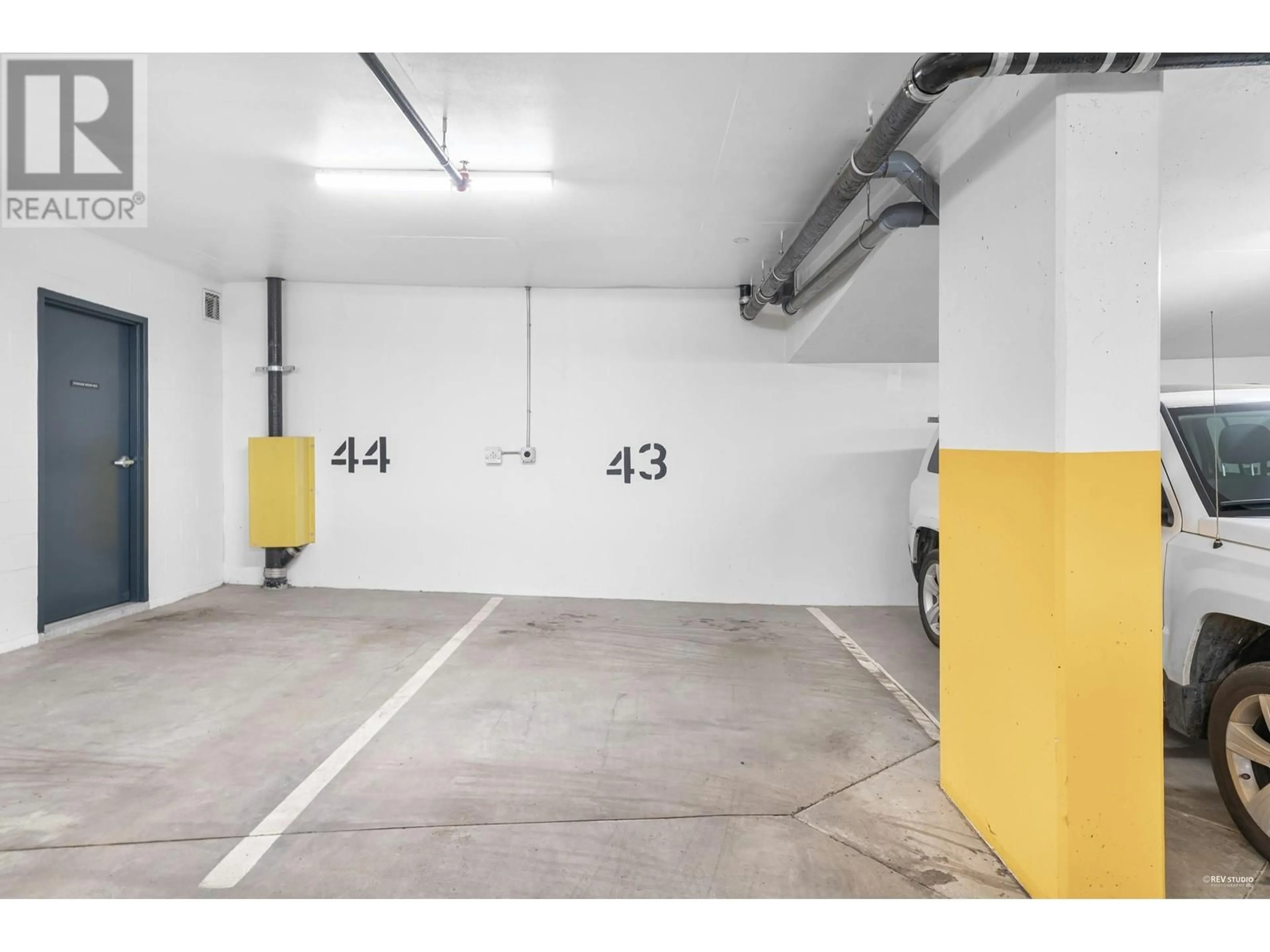 Indoor garage for 301 1819 W 5TH AVENUE, Vancouver British Columbia V6J1P5