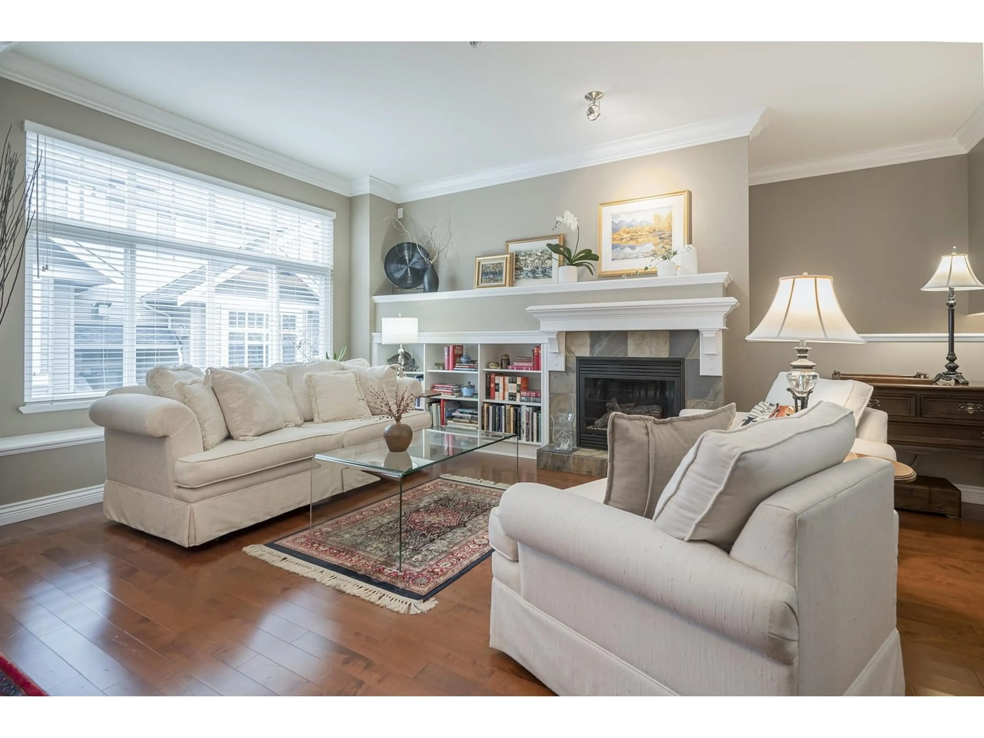 Living room with furniture, wood/laminate floor for 21 - 21704 96, Langley British Columbia V1M0A8
