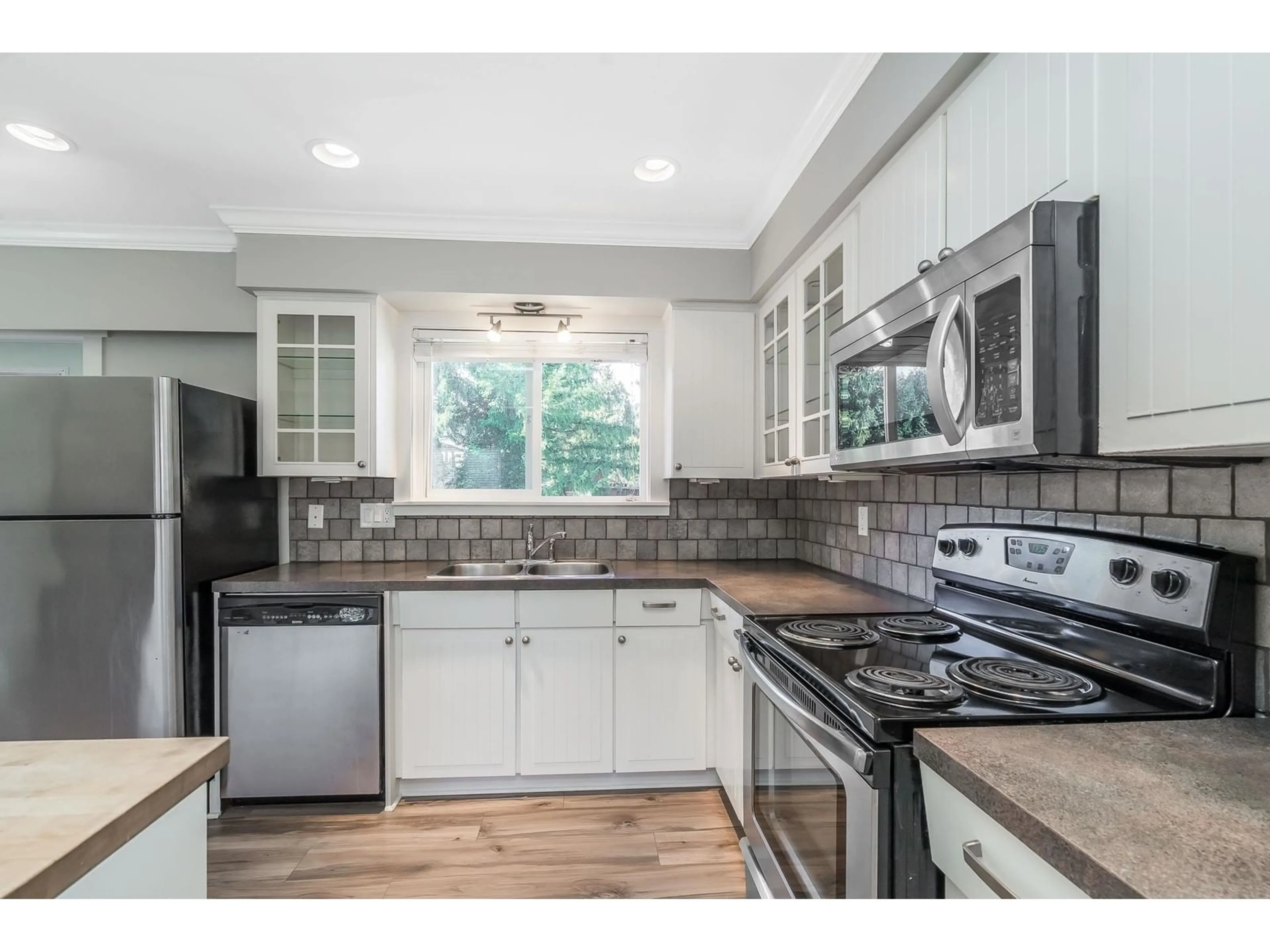 Open concept kitchen, ceramic/tile floor for 4937 197A STREET, Langley British Columbia V3A6W1