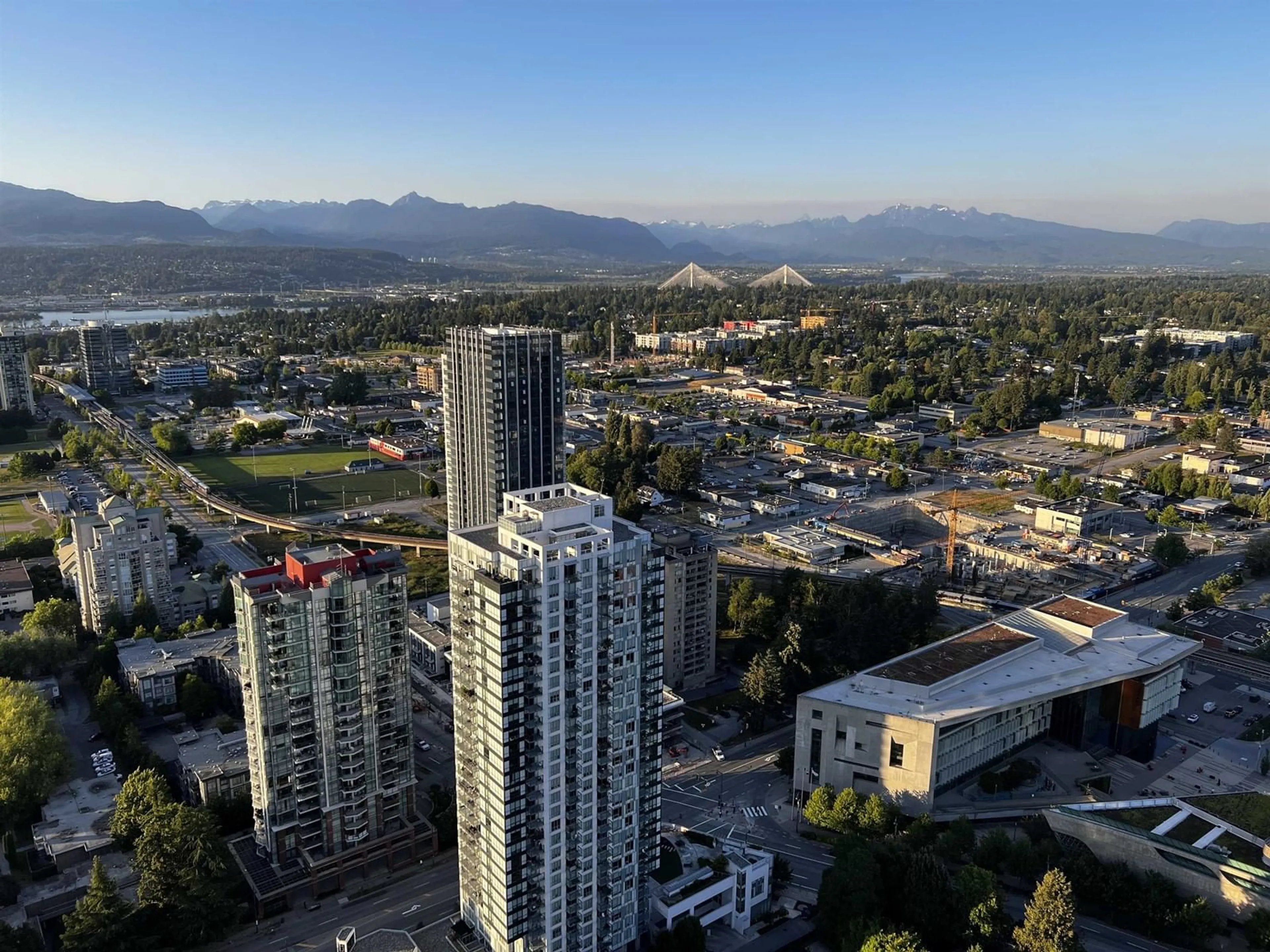 A pic from outside/outdoor area/front of a property/back of a property/a pic from drone, city buildings view from balcony for 905 13350 CENTRAL AVENUE, Surrey British Columbia V3T0S1