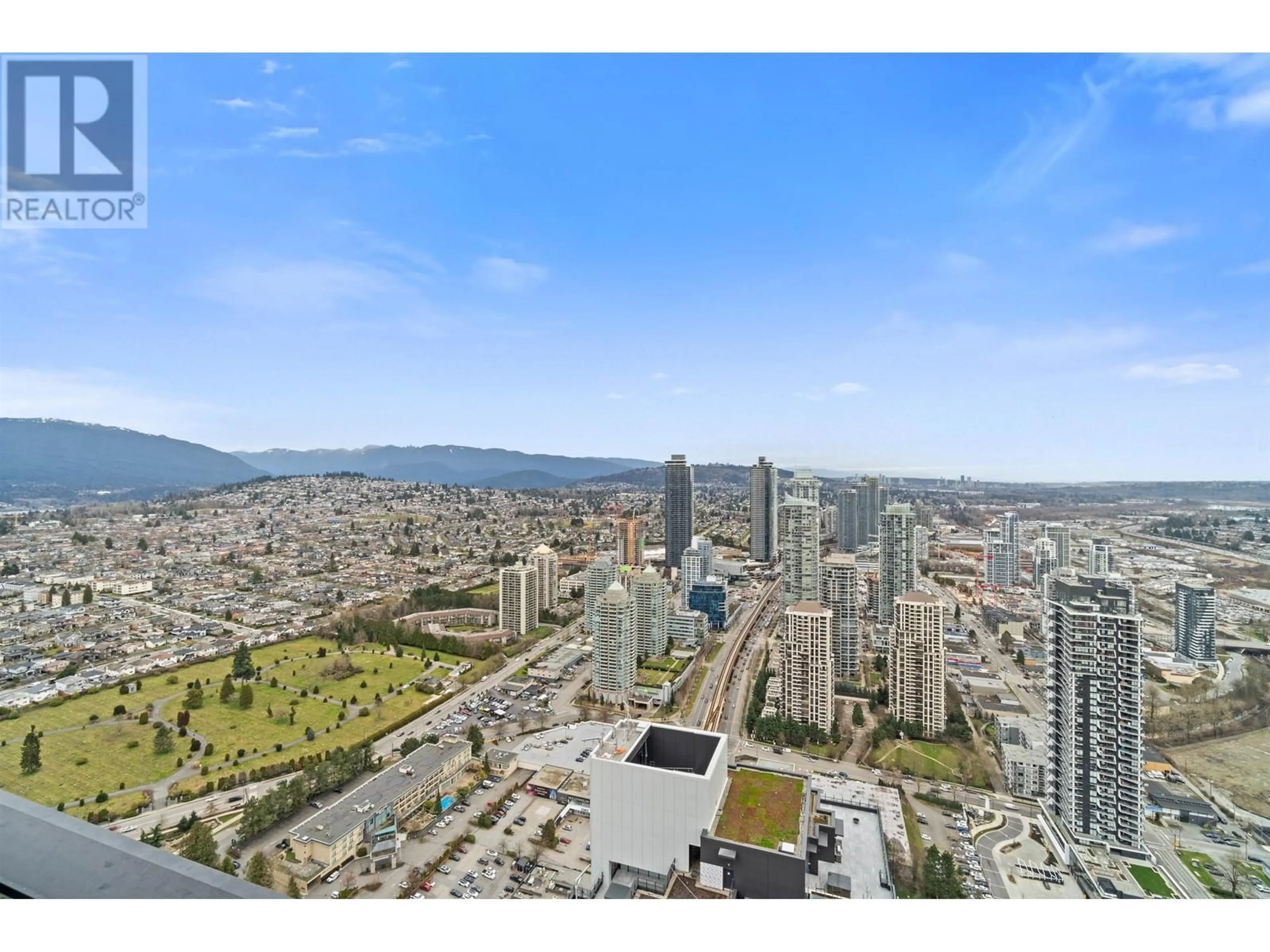 A pic from outside/outdoor area/front of a property/back of a property/a pic from drone, city buildings view from balcony for 5903 2108 GILMORE AVENUE, Burnaby British Columbia V5C0N8