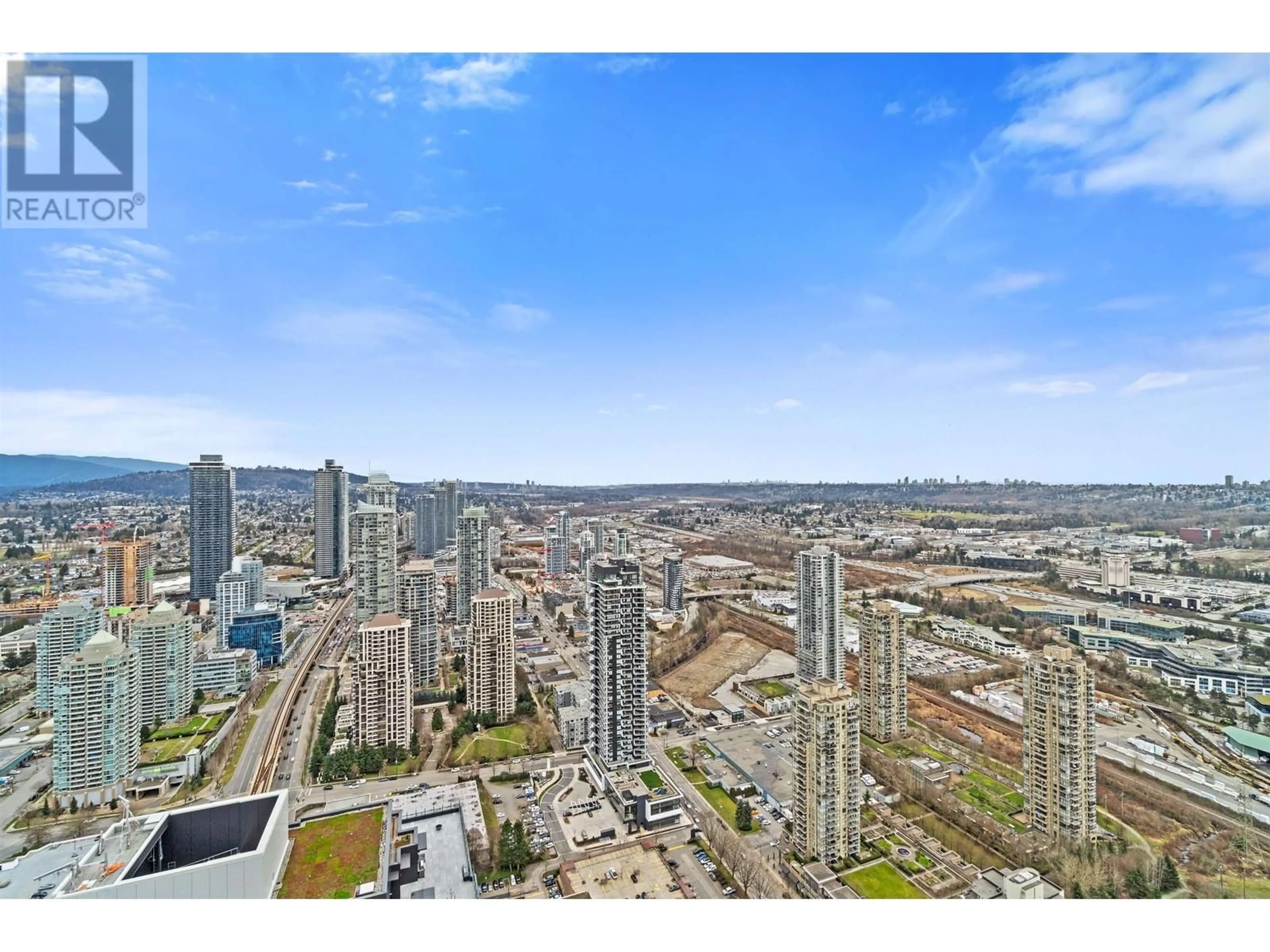 A pic from outside/outdoor area/front of a property/back of a property/a pic from drone, city buildings view from balcony for 5903 2108 GILMORE AVENUE, Burnaby British Columbia V5C0N8