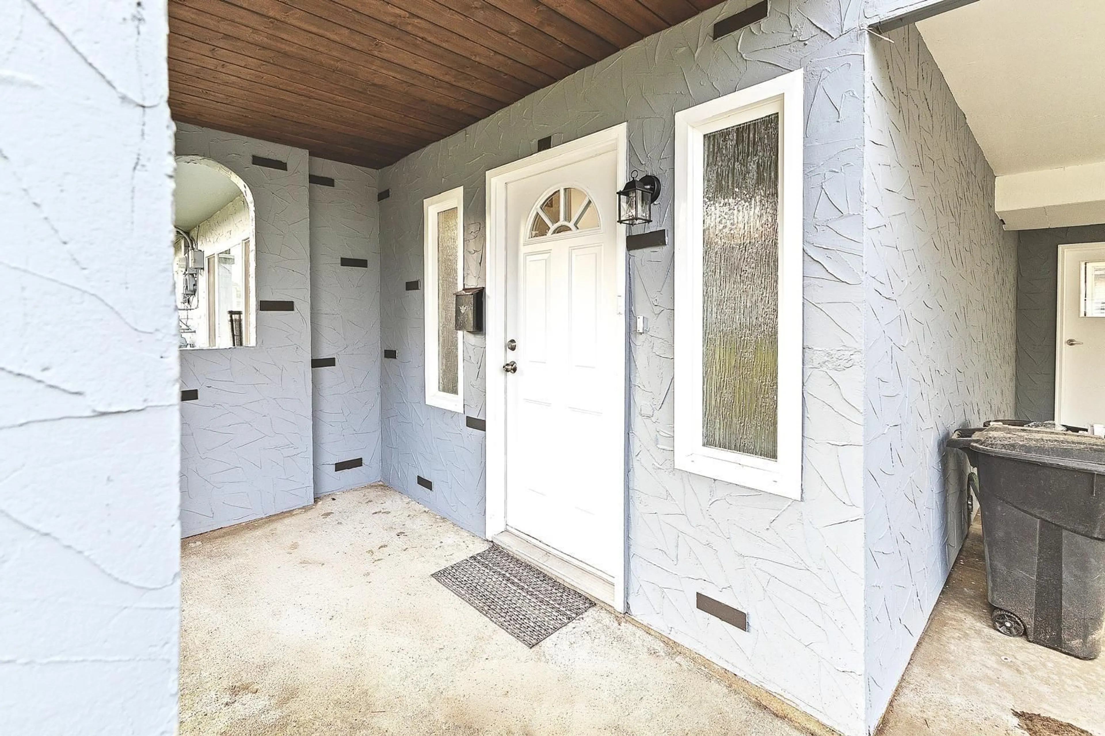 Indoor entryway for 11633 87A AVENUE, Delta British Columbia V4C3B2