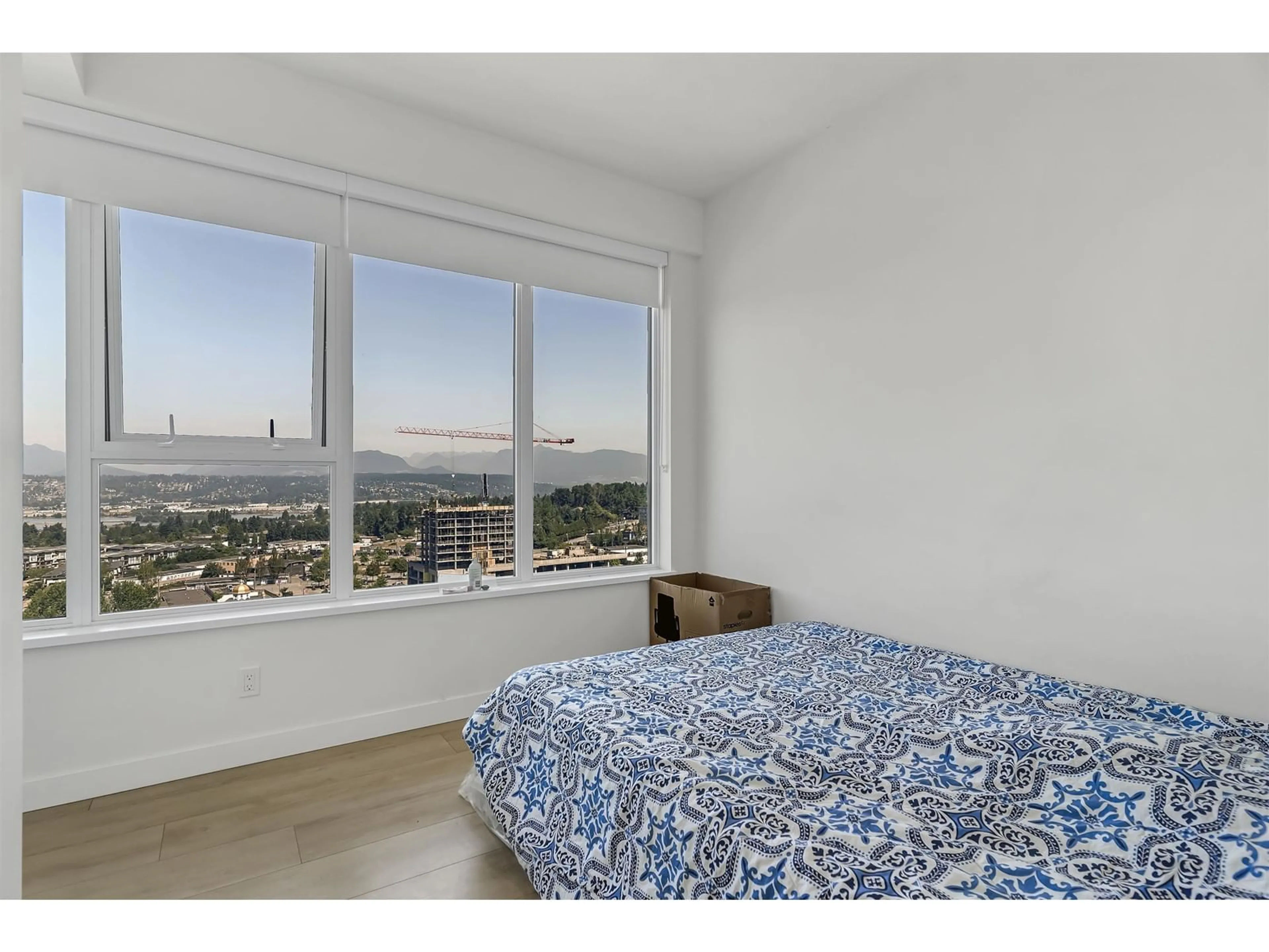 Bedroom with bed, wood/laminate floor for 1812 - 10626 CITY, Surrey British Columbia V3T0S3