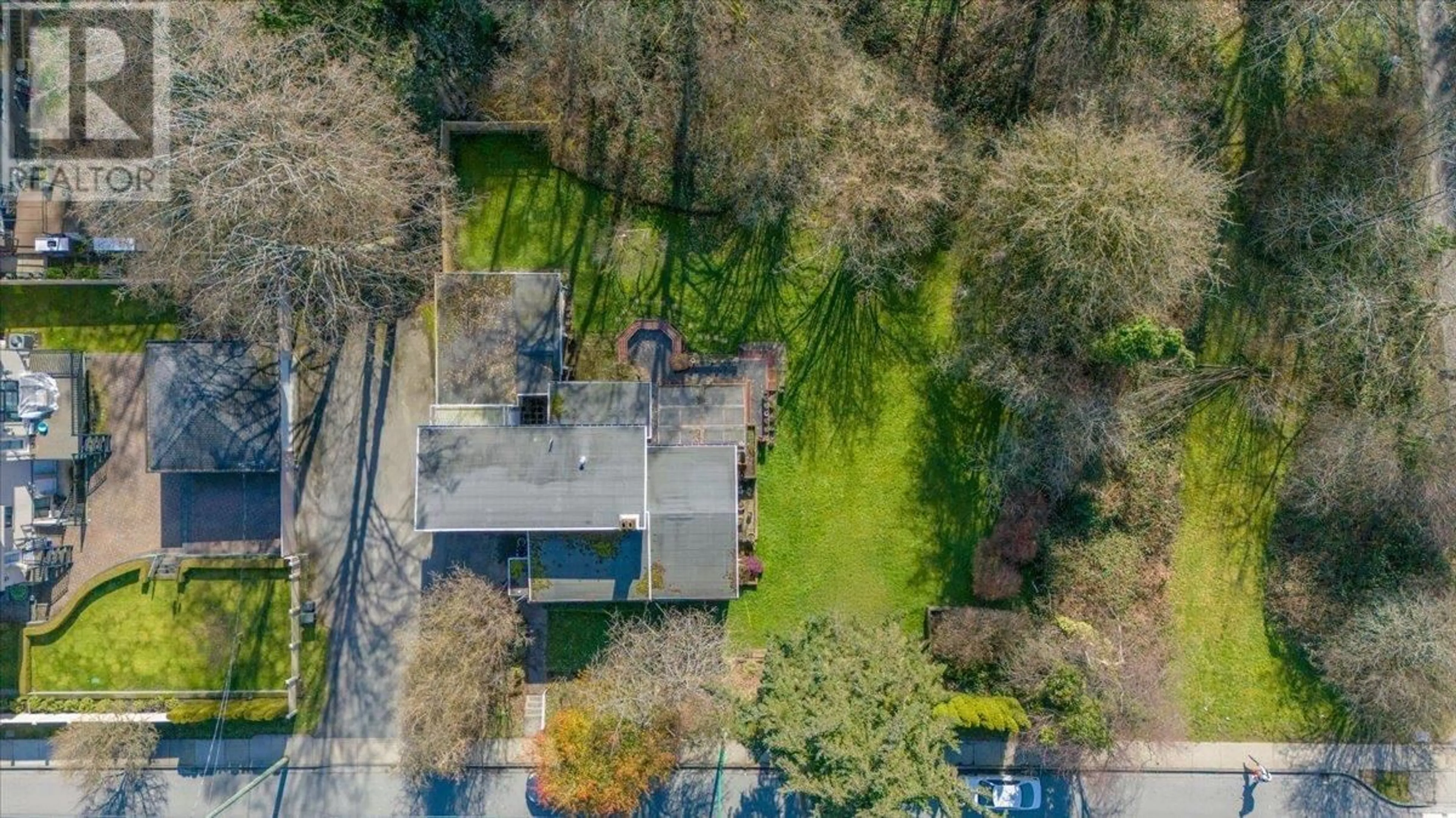 A pic from outside/outdoor area/front of a property/back of a property/a pic from drone, street for 4218 MOSCROP STREET, Burnaby British Columbia V5G2E5