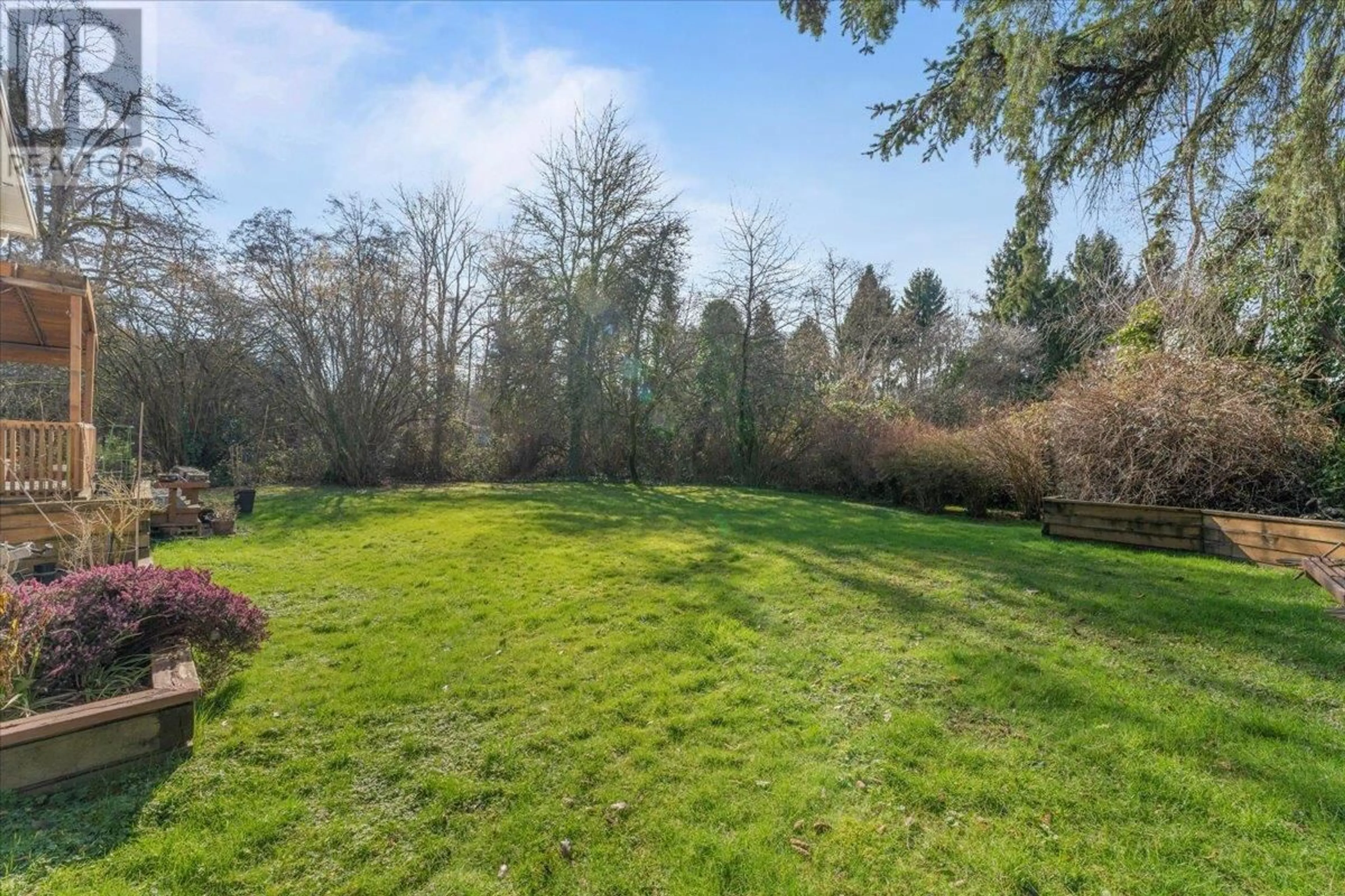 A pic from outside/outdoor area/front of a property/back of a property/a pic from drone, forest/trees view for 4218 MOSCROP STREET, Burnaby British Columbia V5G2E5