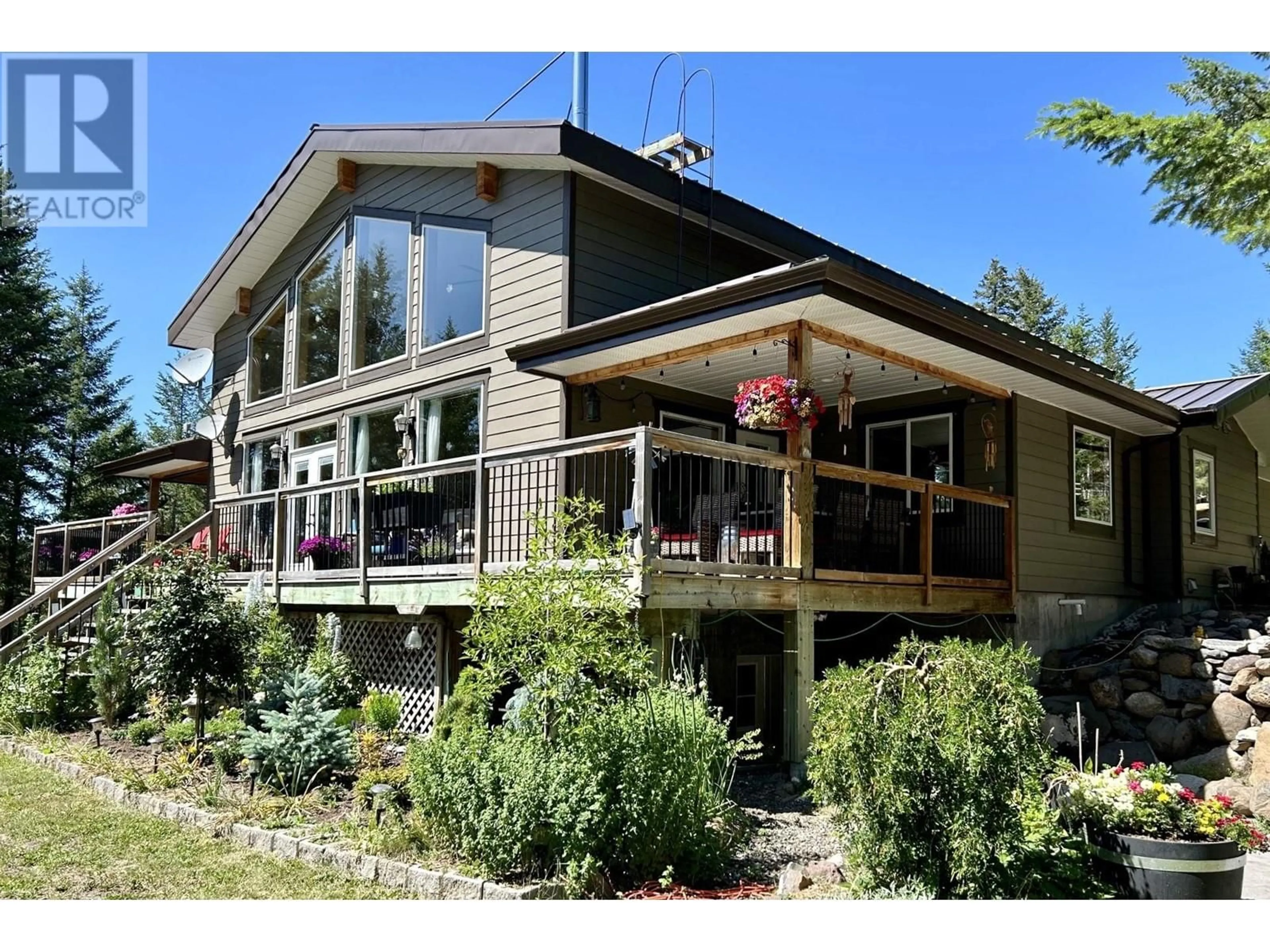 Home with vinyl exterior material, unknown for 3630 PARK PLACE, Lac La Hache British Columbia V0K1T1