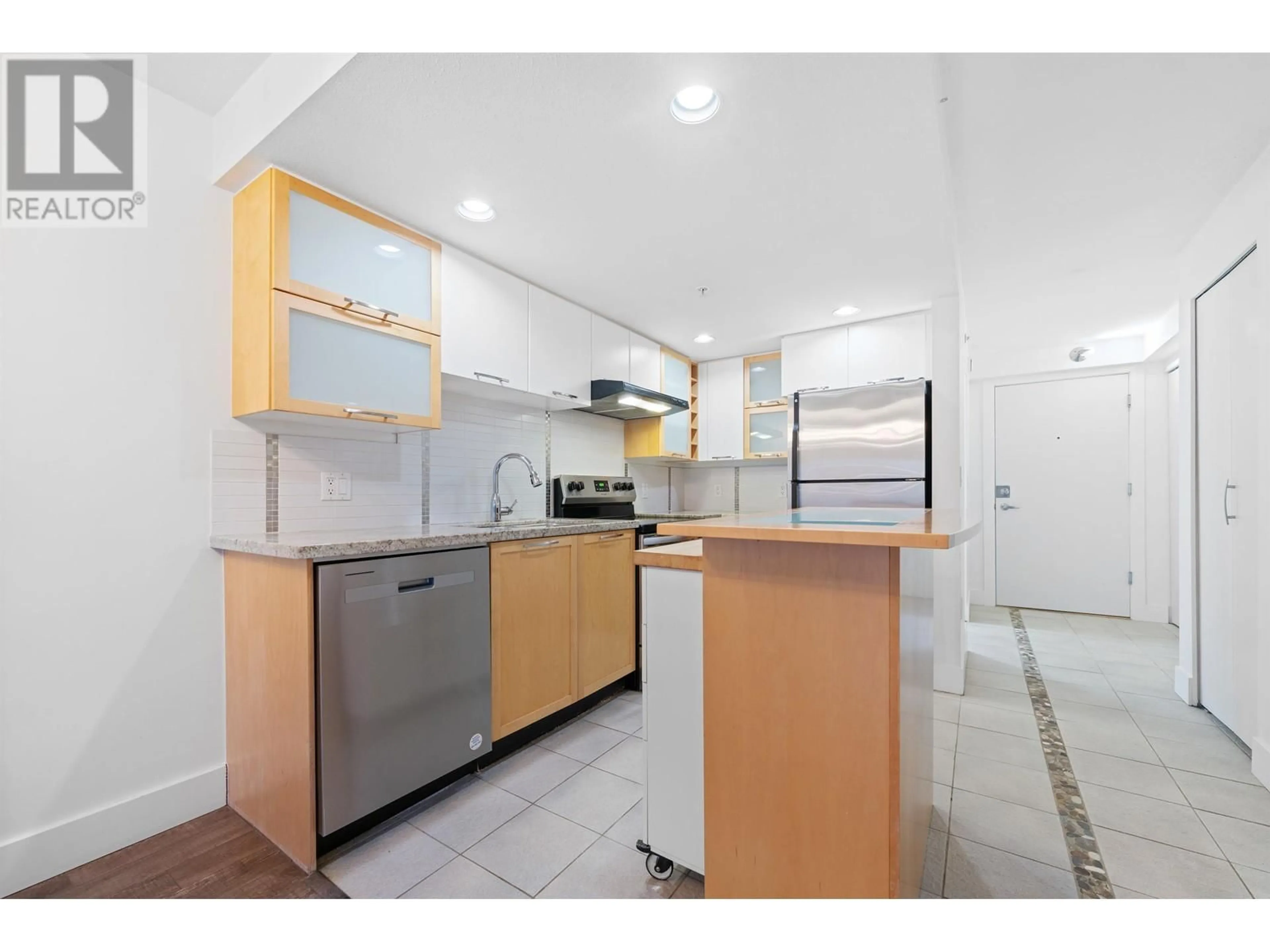 Standard kitchen, unknown for 102 2137 W 10TH AVENUE, Vancouver British Columbia V6K4W4