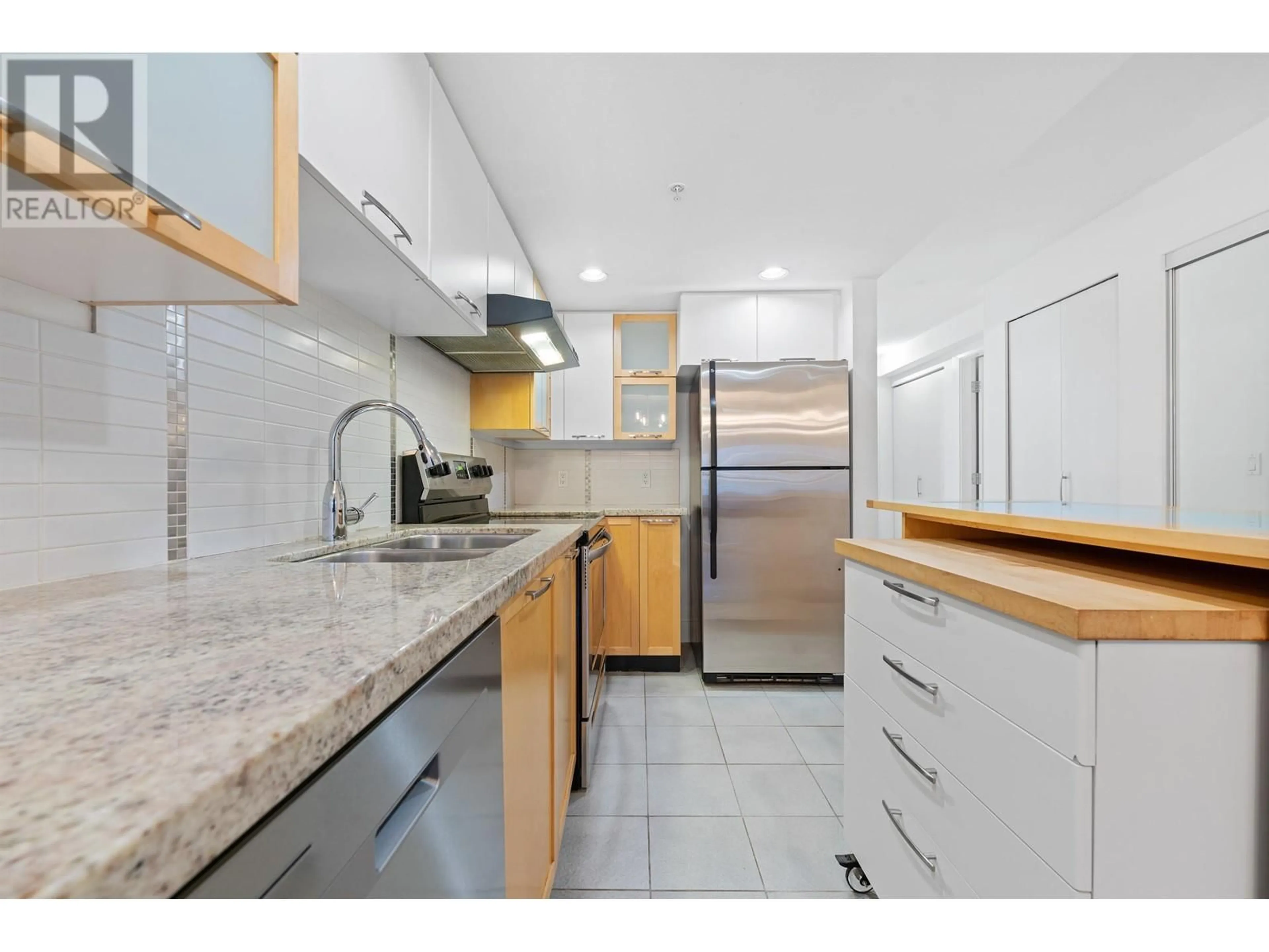 Standard kitchen, ceramic/tile floor for 102 2137 W 10TH AVENUE, Vancouver British Columbia V6K4W4