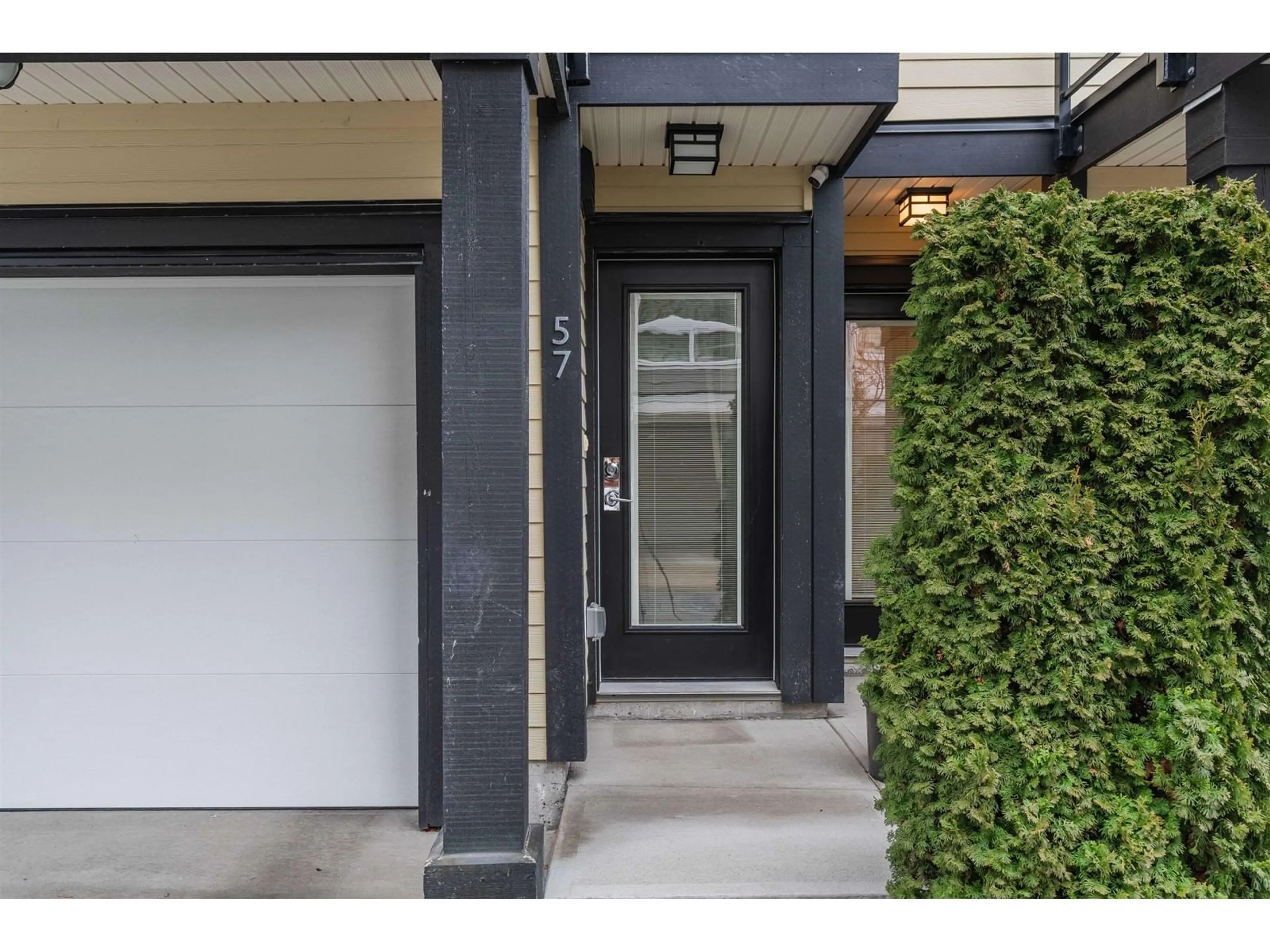 Indoor entryway for 57 20857 77A AVENUE, Langley British Columbia V2Y0W7