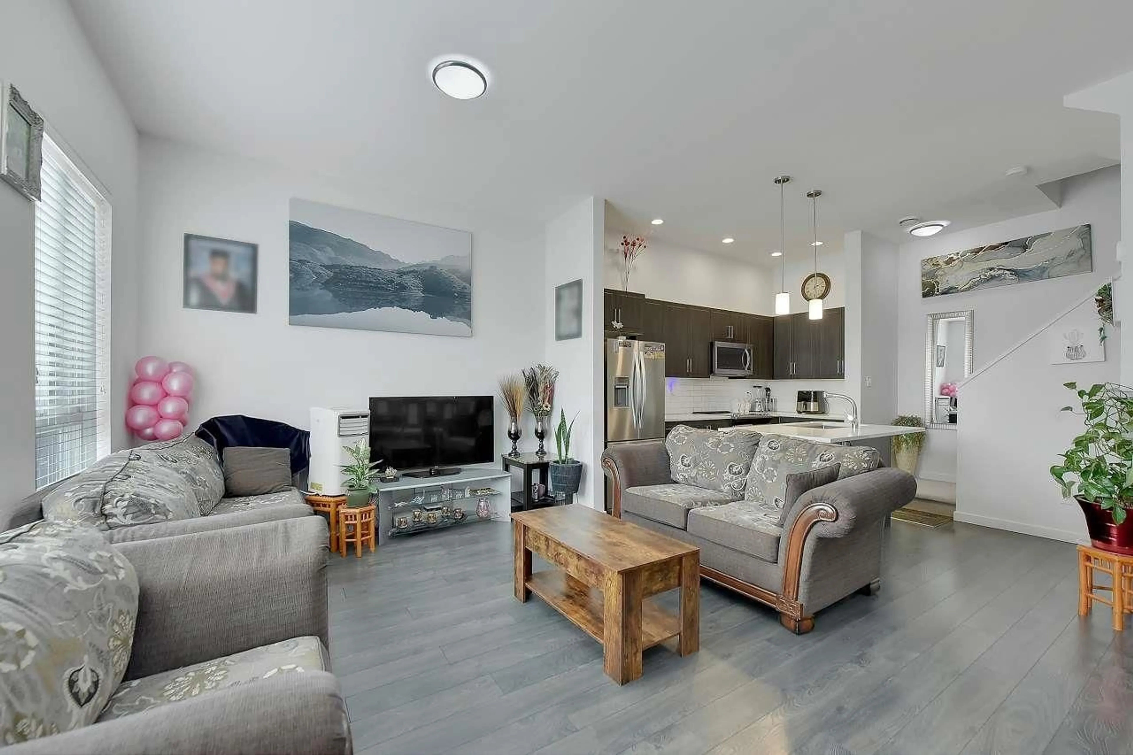Living room with furniture, unknown for 20 - 14555 68, Surrey British Columbia V3S2A8