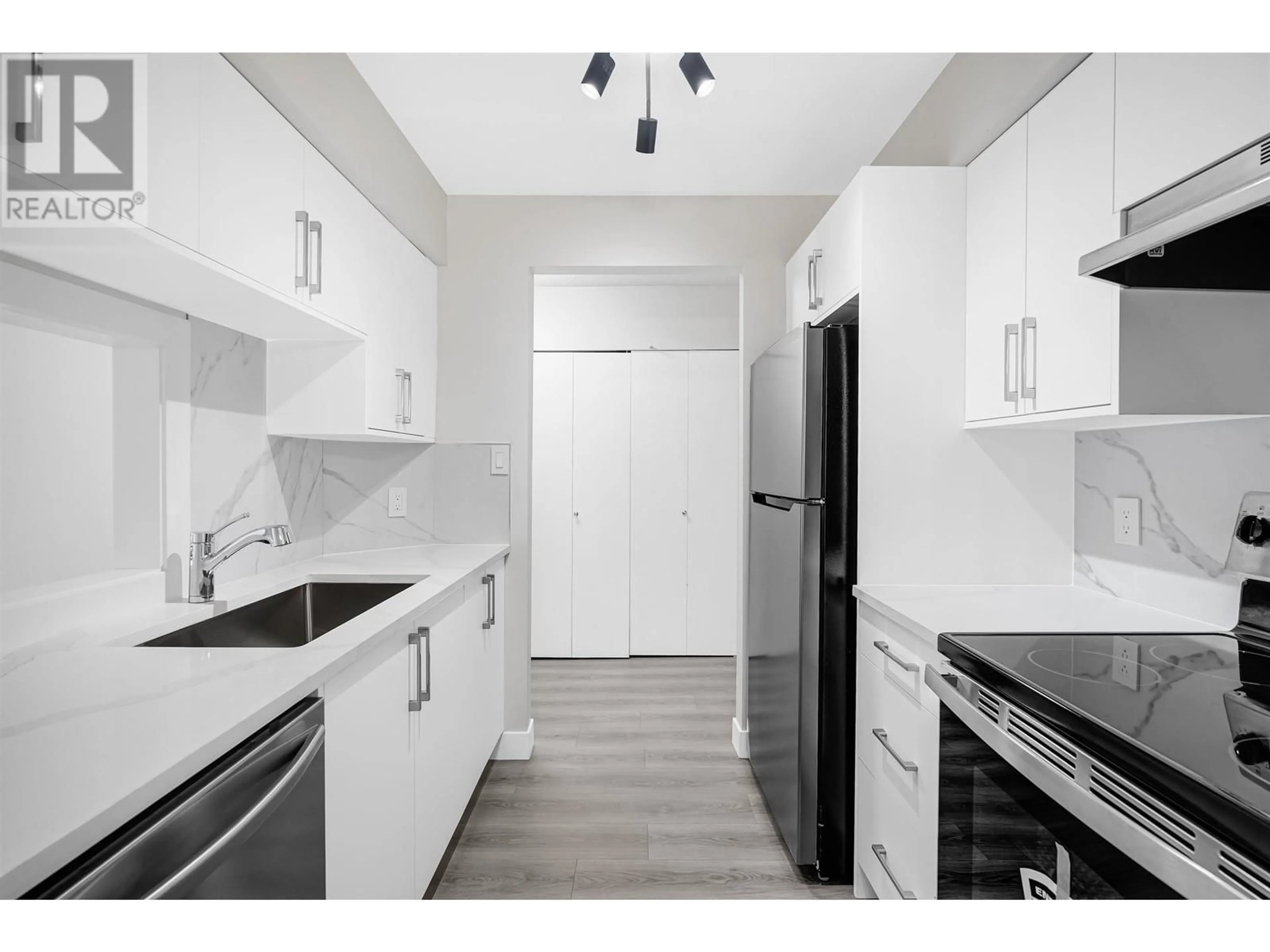 Standard kitchen, unknown for 309 385 GINGER DRIVE, New Westminster British Columbia V3L5L6