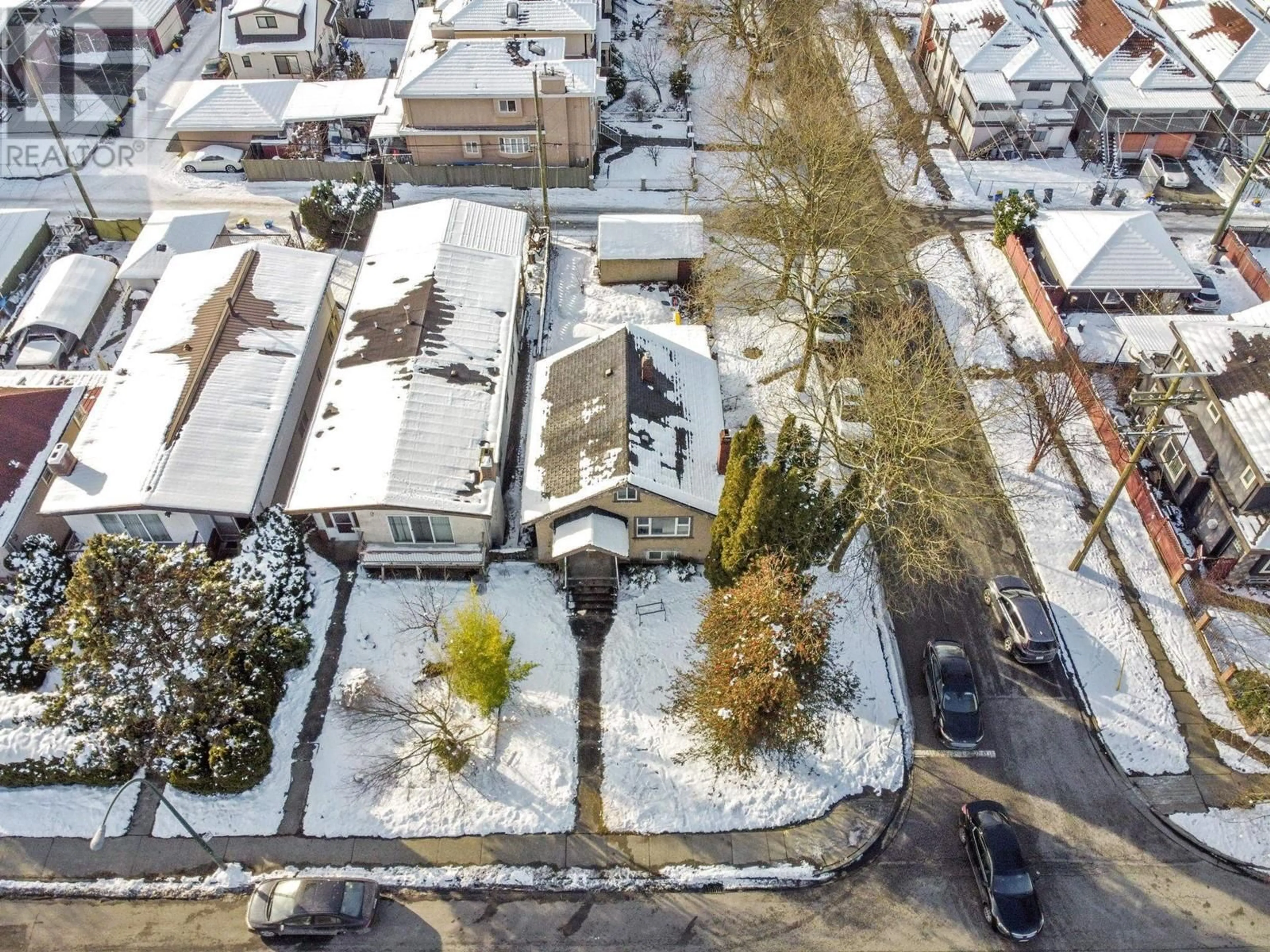 A pic from outside/outdoor area/front of a property/back of a property/a pic from drone, street for 4307 NANAIMO STREET, Vancouver British Columbia V5N5H9