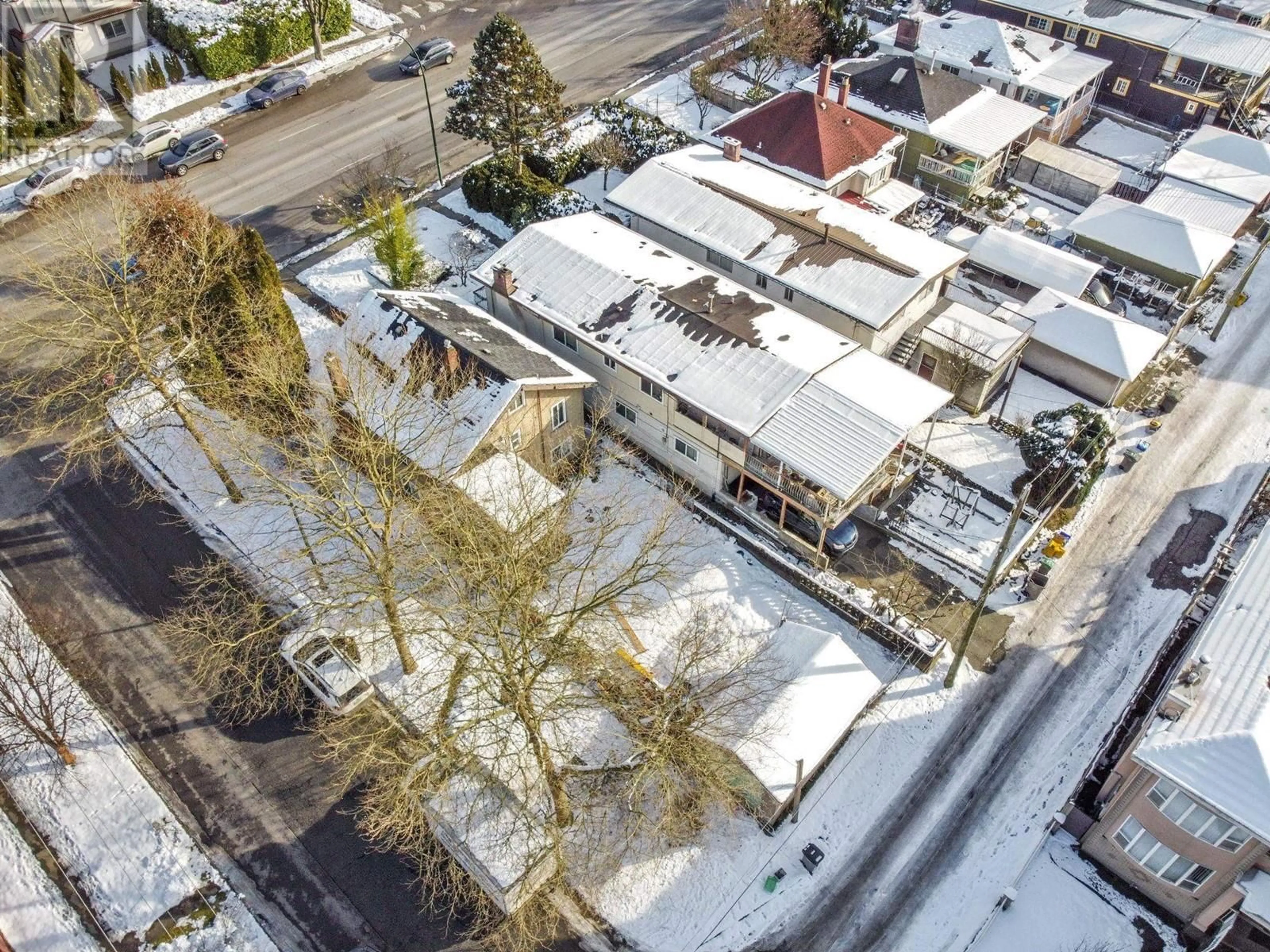 A pic from outside/outdoor area/front of a property/back of a property/a pic from drone, street for 4307 NANAIMO STREET, Vancouver British Columbia V5N5H9