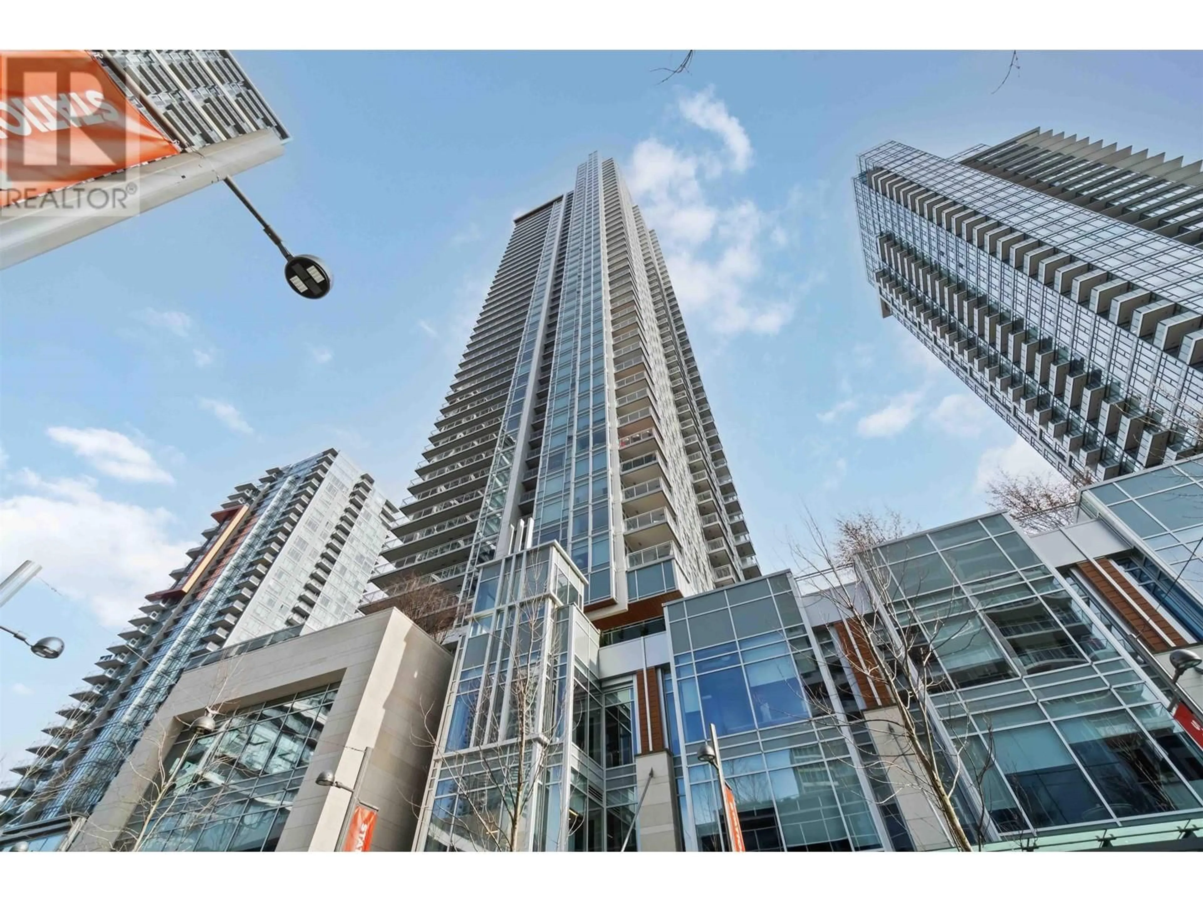 Indoor foyer for 4903 - 4670 ASSEMBLY WAY, Burnaby British Columbia V5H0H3