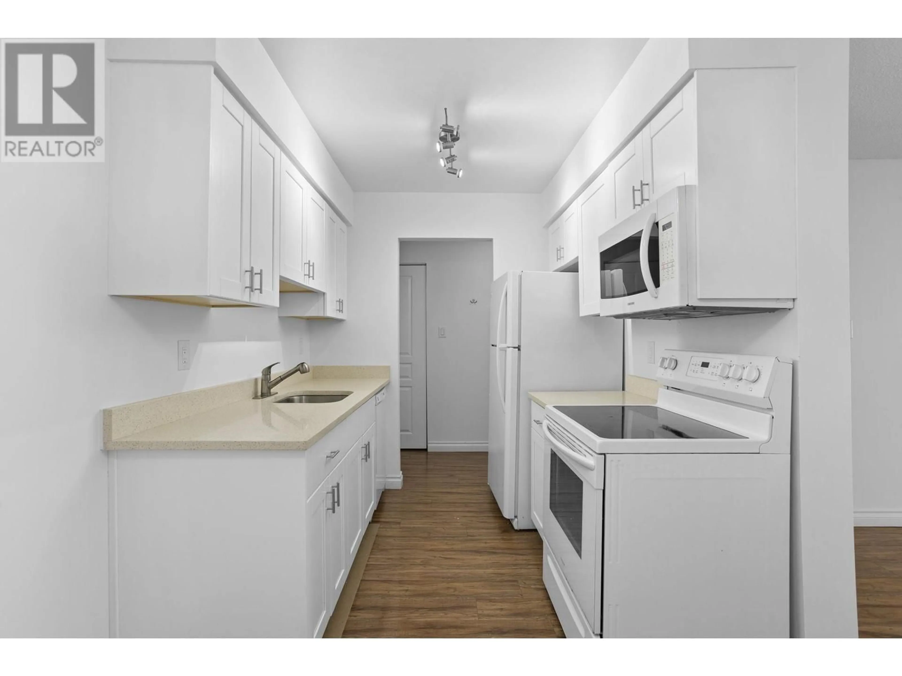 Standard kitchen, unknown for 304 330 E 1ST STREET, North Vancouver British Columbia V7L1B5