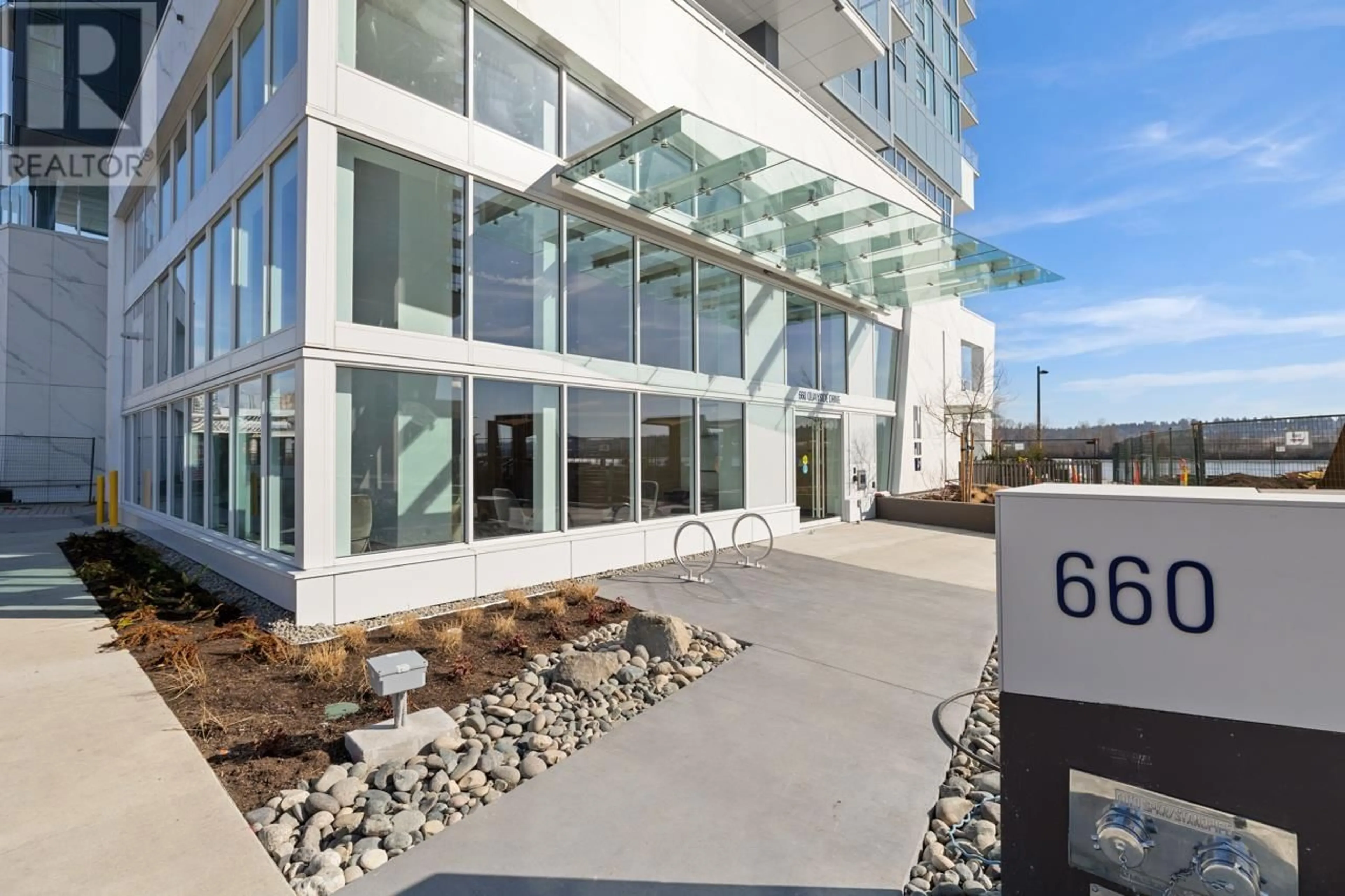 Indoor foyer for 1702 660 QUAYSIDE DRIVE, New Westminster British Columbia V3M0P2