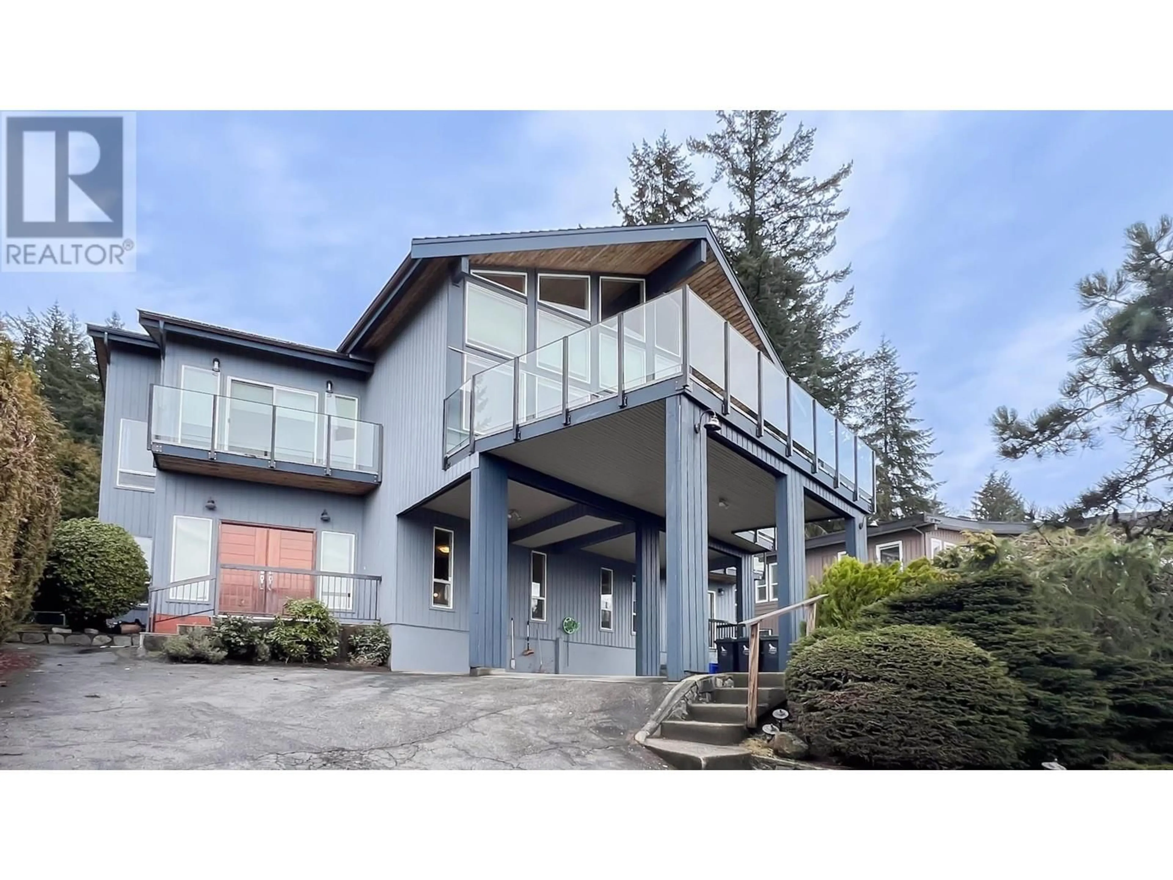 Home with vinyl exterior material, building for 372 MONTROYAL BOULEVARD, North Vancouver British Columbia V7N4E5