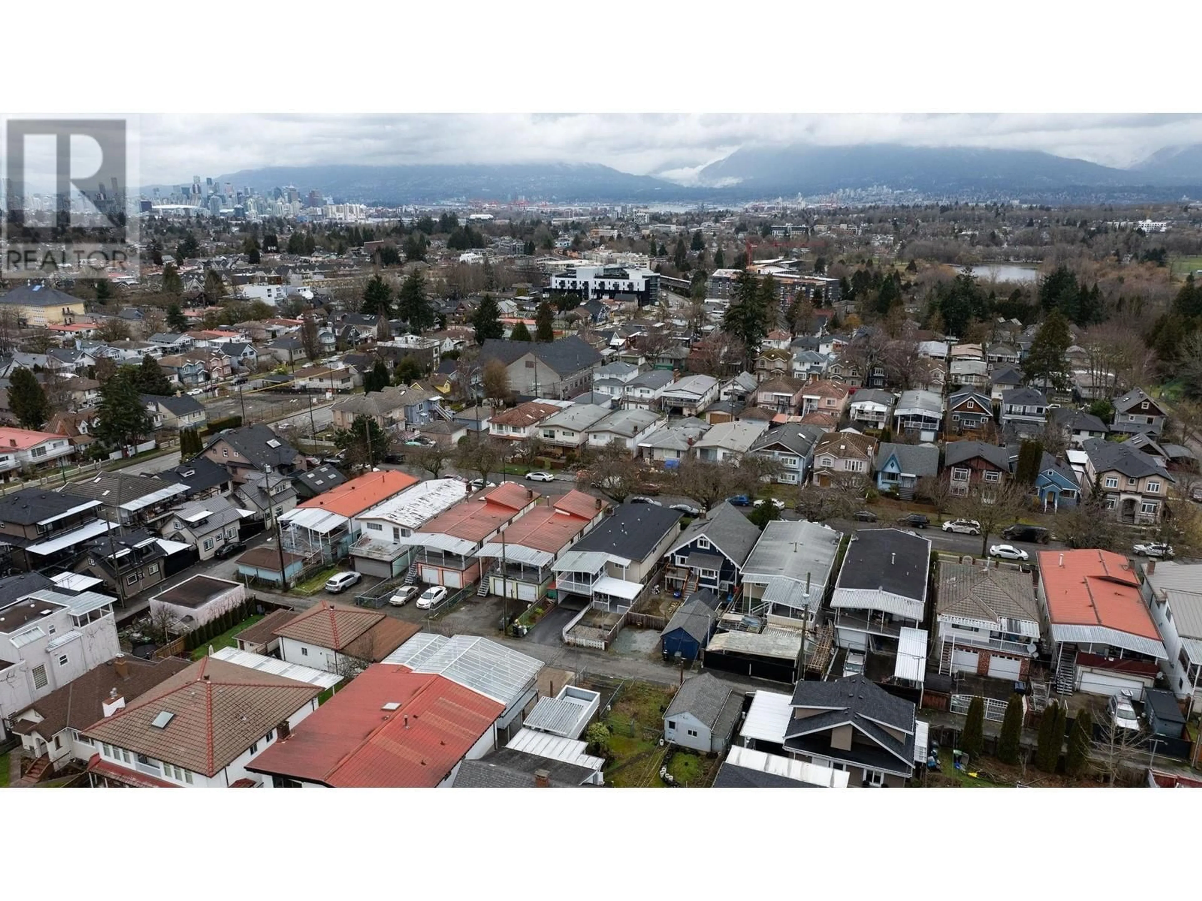 A pic from outside/outdoor area/front of a property/back of a property/a pic from drone, unknown for 2050 E 25TH AVENUE, Vancouver British Columbia V5N2V6