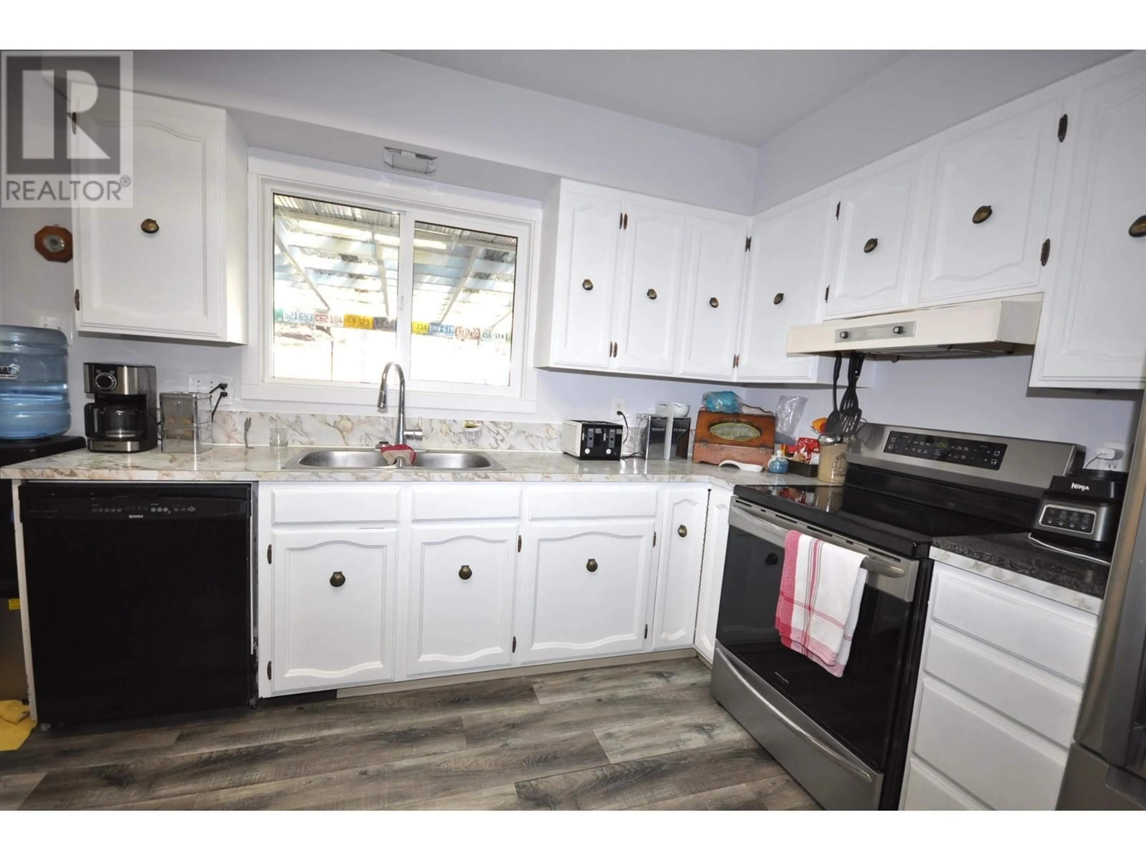 Standard kitchen, unknown for 2426 BELLEVUE DRIVE, Williams Lake British Columbia V2G5H3