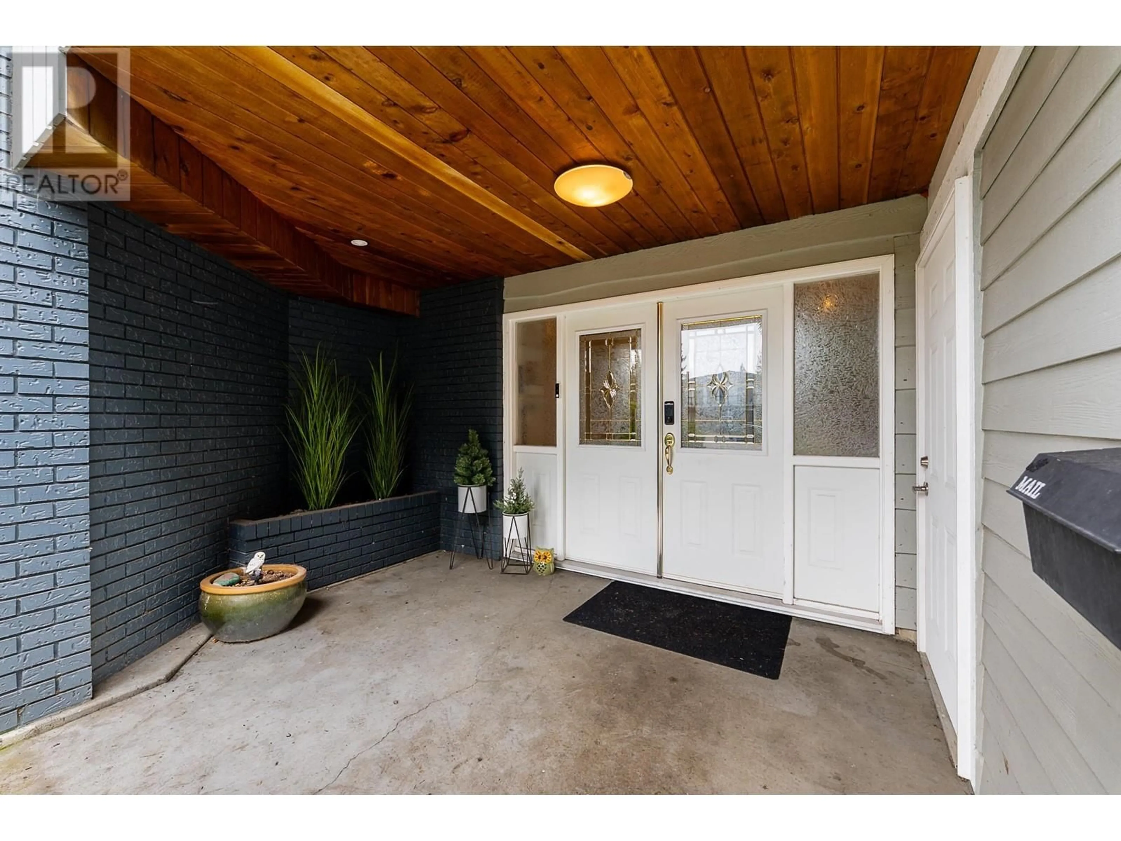 Indoor entryway for 3668 KENNEDY STREET, Port Coquitlam British Columbia V3B4Z1