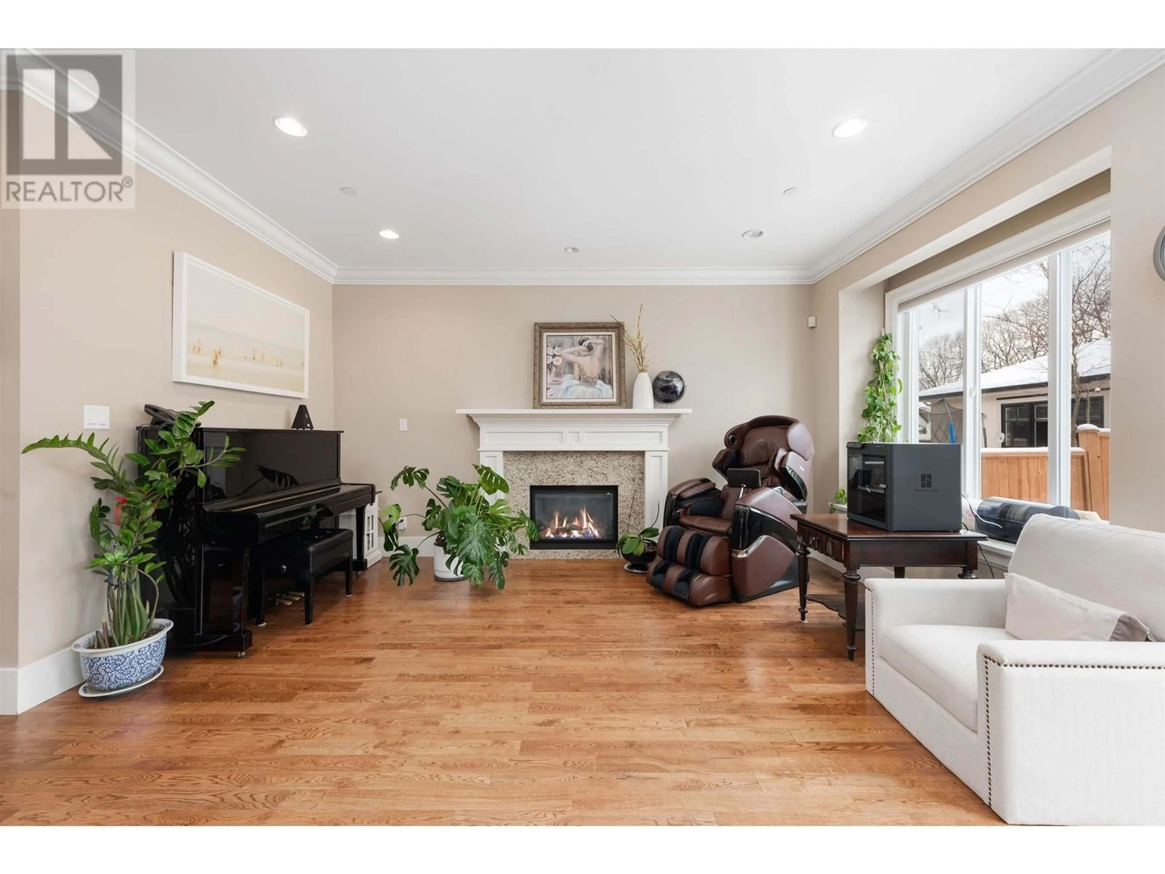 Living room with furniture, wood/laminate floor for 4146 W 14TH AVENUE, Vancouver British Columbia V6R2X5