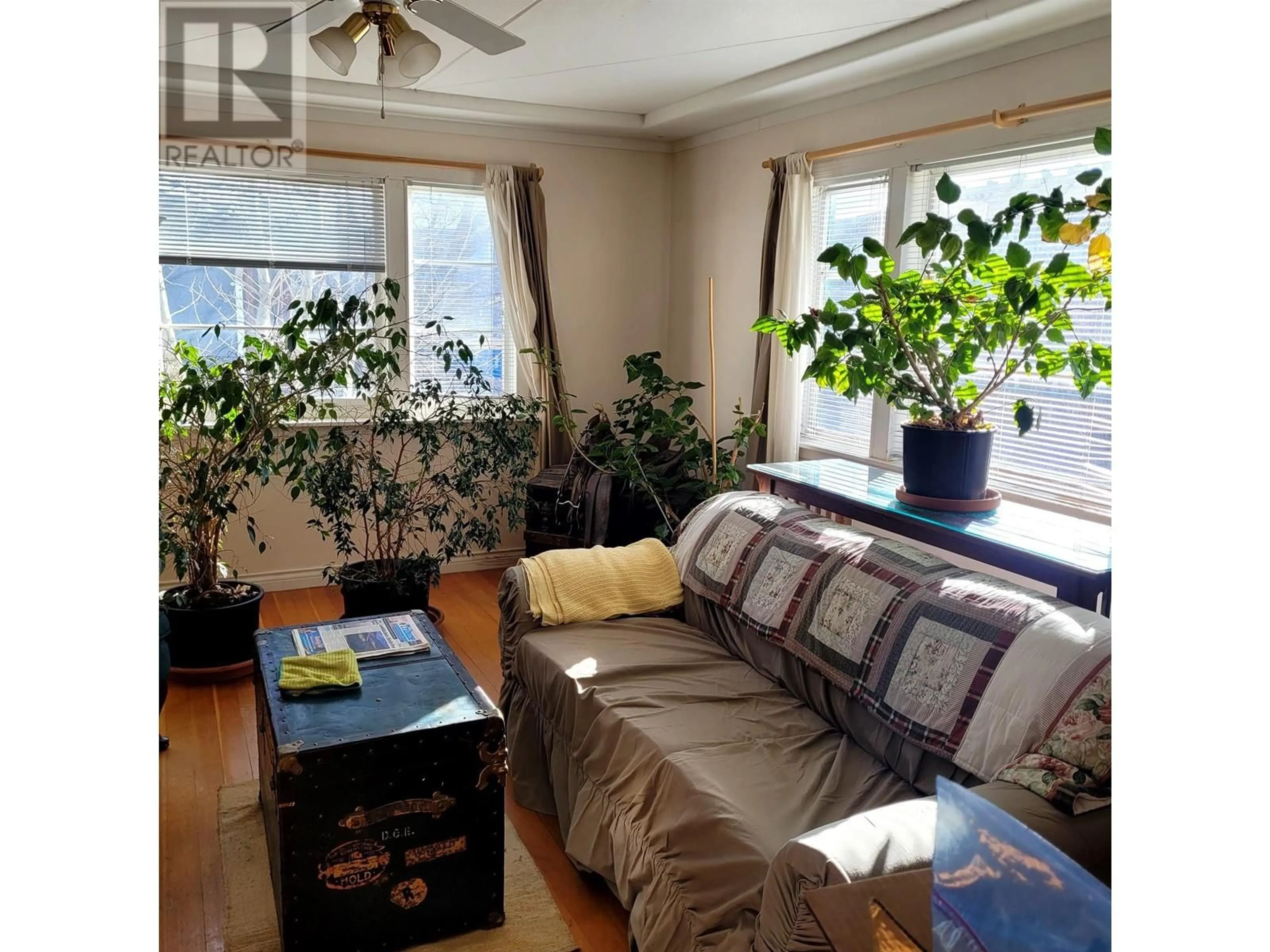 Living room with furniture, wood/laminate floor for 232 N FIRST AVENUE, Williams Lake British Columbia V2G1Y9