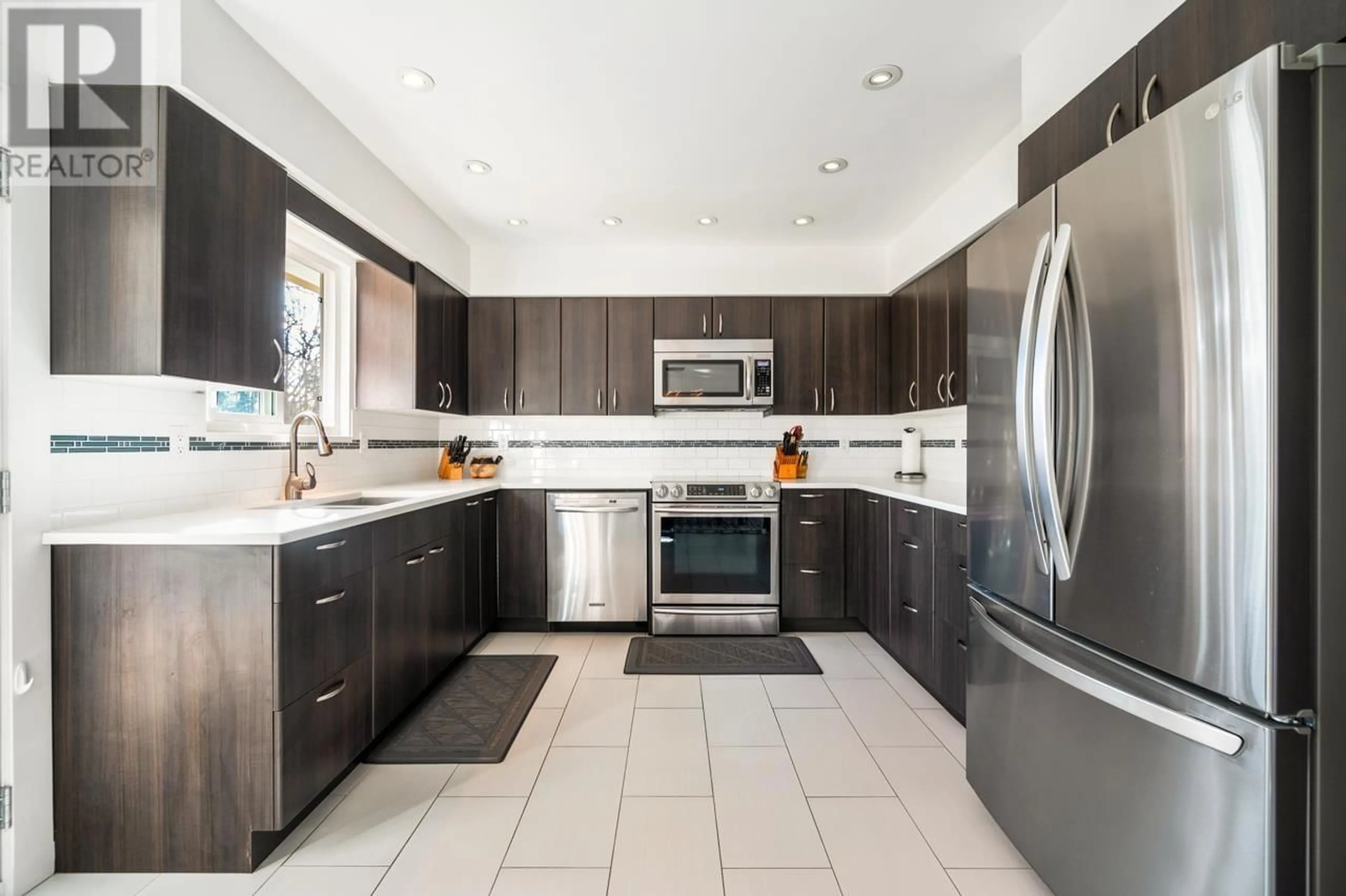 Contemporary kitchen, ceramic/tile floor for 10880 BONAVISTA GATE, Richmond British Columbia V7E4K3