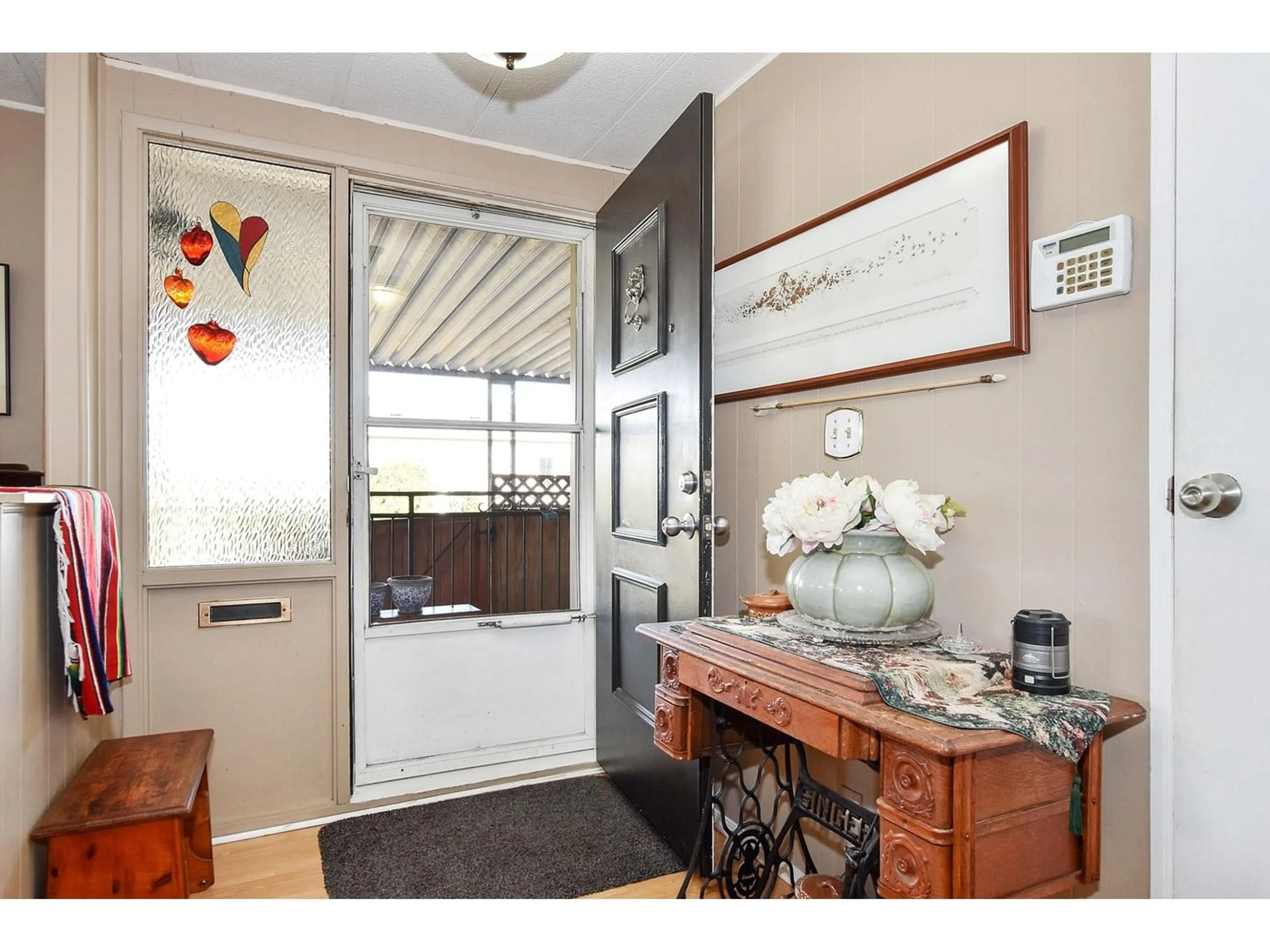 Indoor entryway for 44 - 31313 LIVINGSTONE, Abbotsford British Columbia V2T4T1