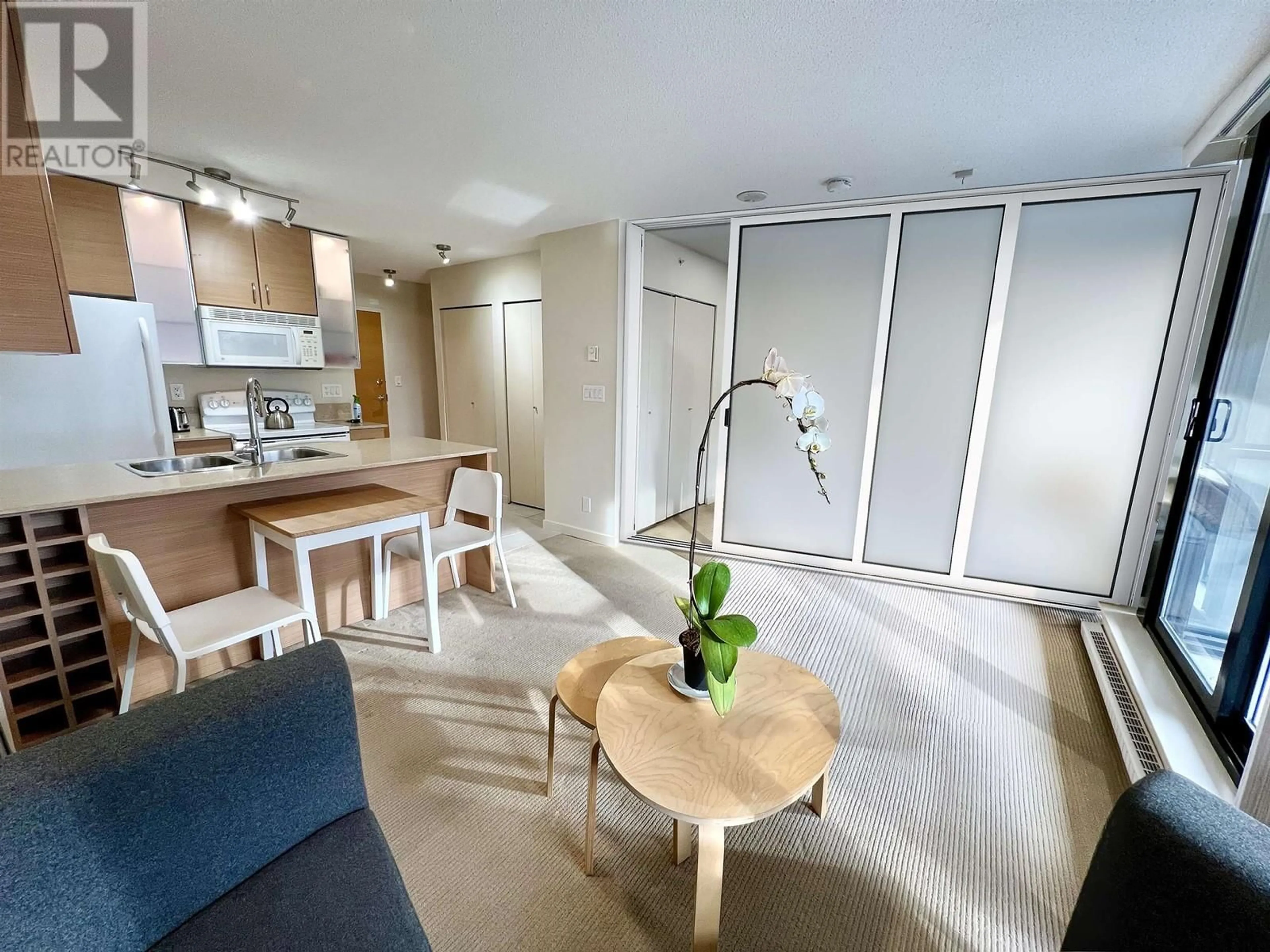 Unknown for 301 - 909 MAINLAND STREET, Vancouver British Columbia V6B1S3